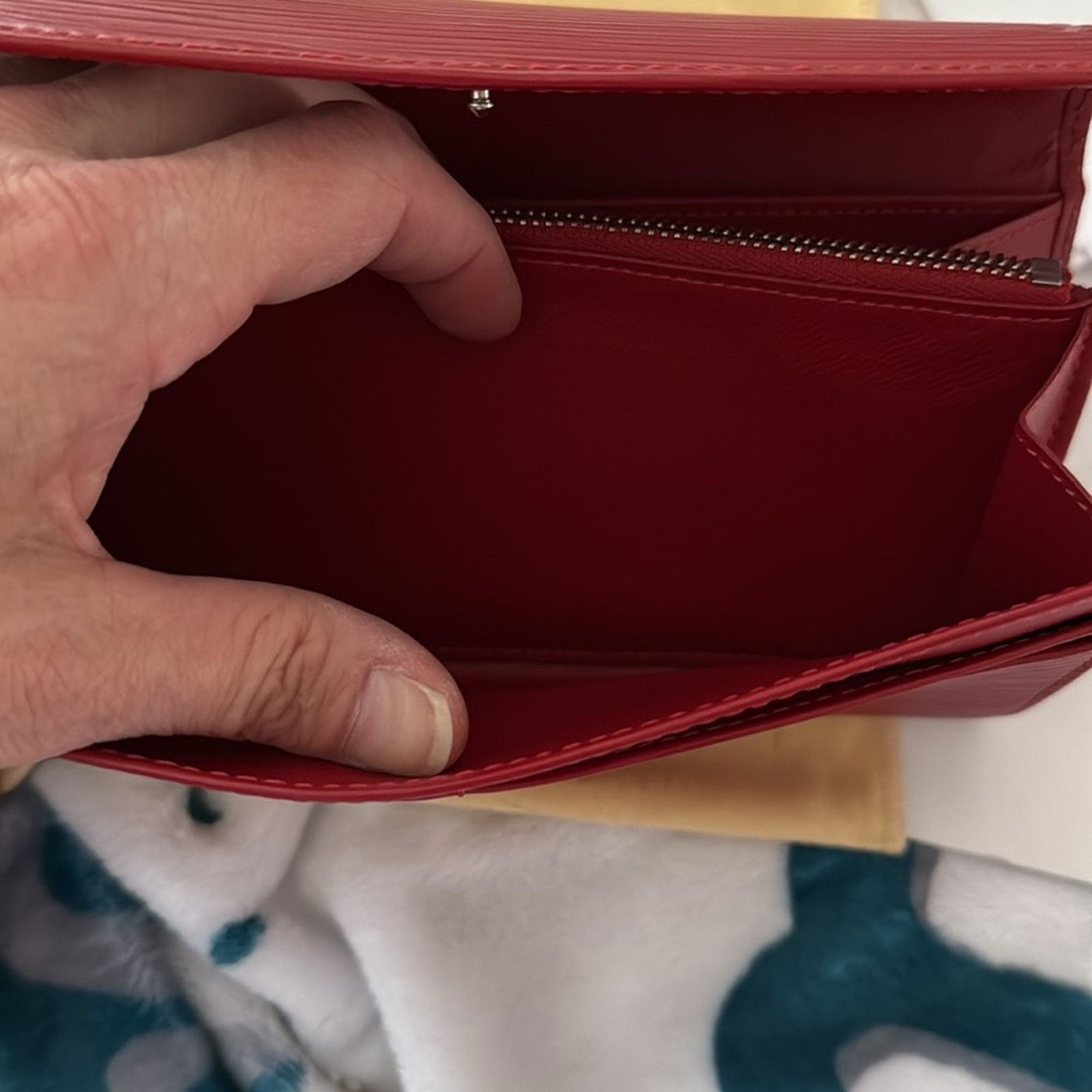 Louis Vuitton Louis Vuitton Epi Red Sarah Textured Leather Wallet Size ONE SIZE - 13 Thumbnail