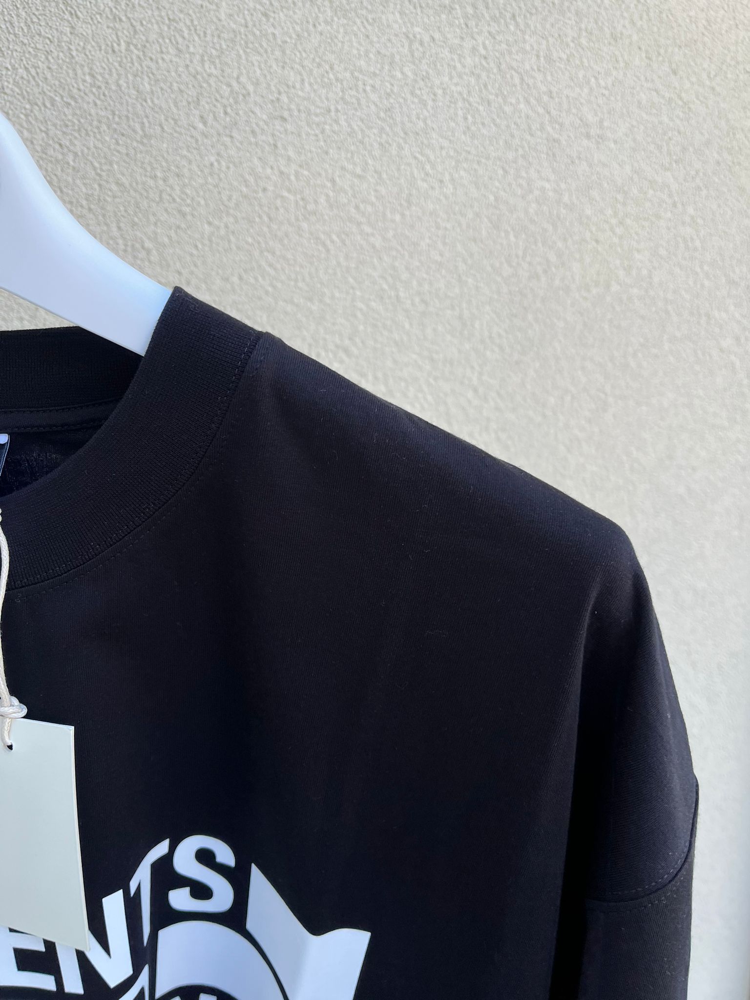 Vetements Big Logo Limited Edition T-Shirt in Black Size US M / EU 48-50 / 2 - 9 Thumbnail
