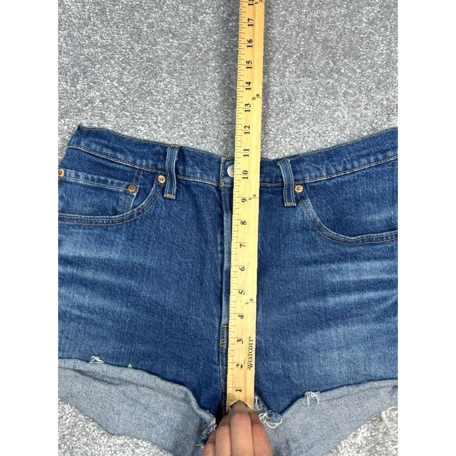 Levi's Levis 501 Shorts Womens 31 Blue Cut Off Denim Logo Stretch High Rise Raw Hem Jeans Shorts Ladies 31 Blue Levi's 501 Denim Short Cut-Off High Rise Logo Size 24" / US 00 / IT 34 - 5 Thumbnail