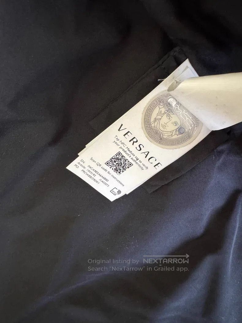 Versace Versace The down vest is worn twice Size US L / EU 52-54 / 3 - 8 Thumbnail