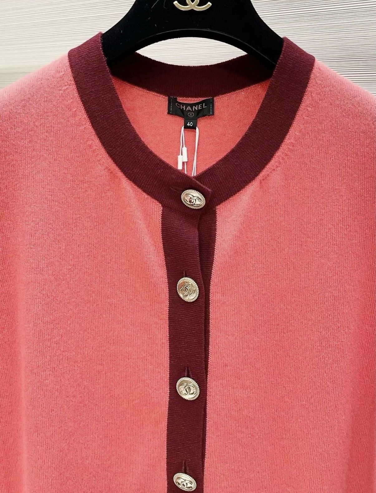 Chanel Chanel 20A Métiers d'Art Collection Cashmere Cardigan J33 Size L / US 10 / IT 46 - 2 Thumbnail