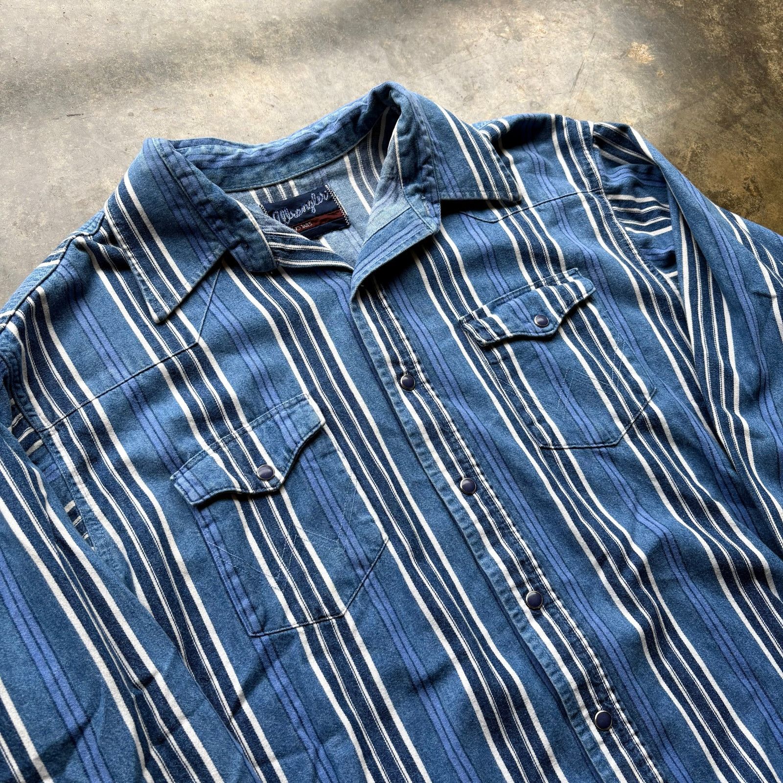 Wrangler Rare Vintage Wrangler Pearl Snap Denim Shirt Size US XXL / EU 58 / 5 - 2 Thumbnail