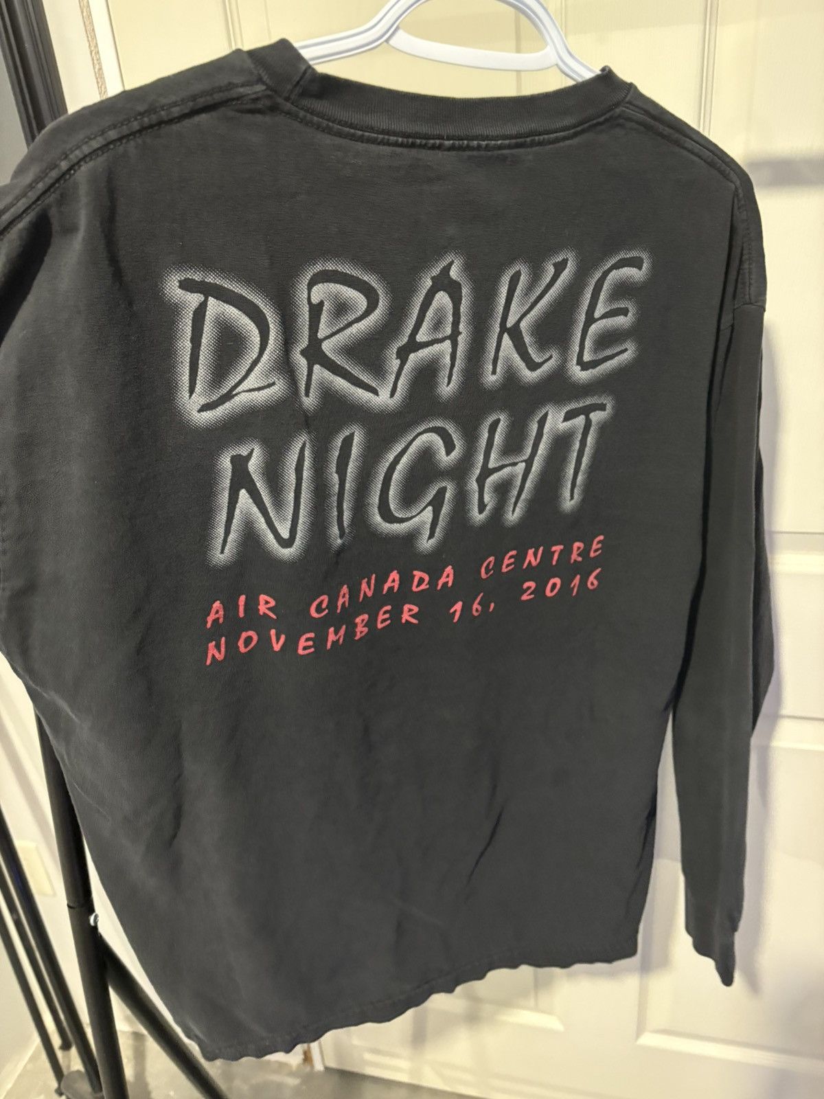 October's Very Own DRAKE TOUR LONGSLEVE Size US L / EU 52-54 / 3 - 4 Thumbnail