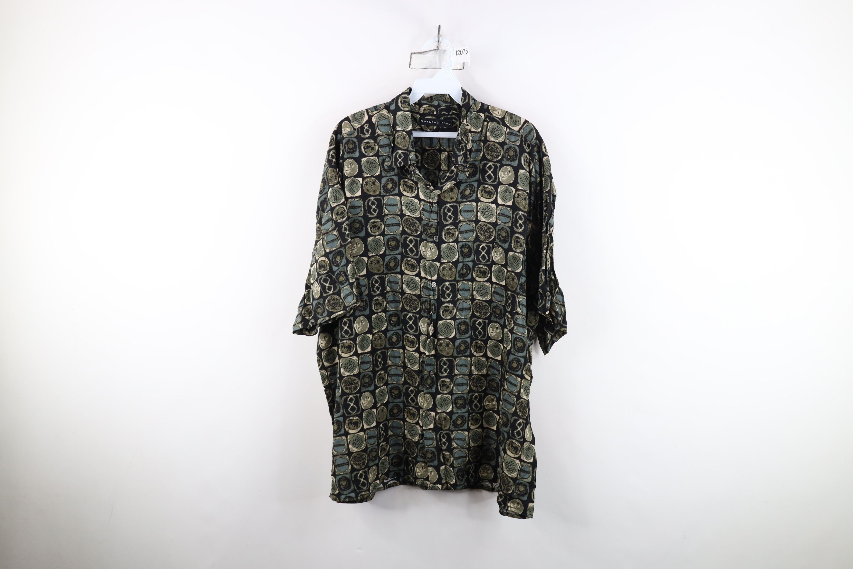 Vintage Vintage 90s Streetwear Geometric Collared Button Shirt Size US XL / EU 56 / 4 - 1 Thumbnail