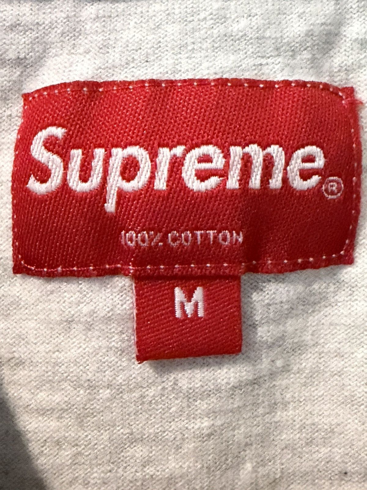 Supreme Supreme Cut out logo Tee Size US M / EU 48-50 / 2 - 3 Thumbnail