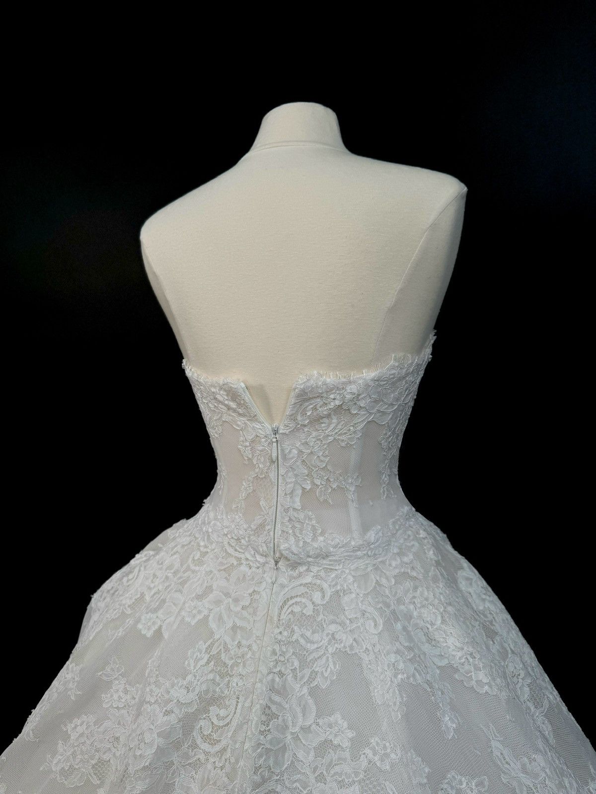 Other US 4-6 French Corded Lace Bridal Gown by Anna Augusta Size S / US 4 / IT 40 - 6 Thumbnail