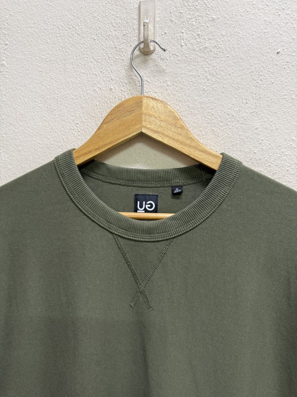 GU GU OLIVE GREEN SHORTSLEEVE SWEATSHIRT Size US XL / EU 56 / 4 - 19 Thumbnail
