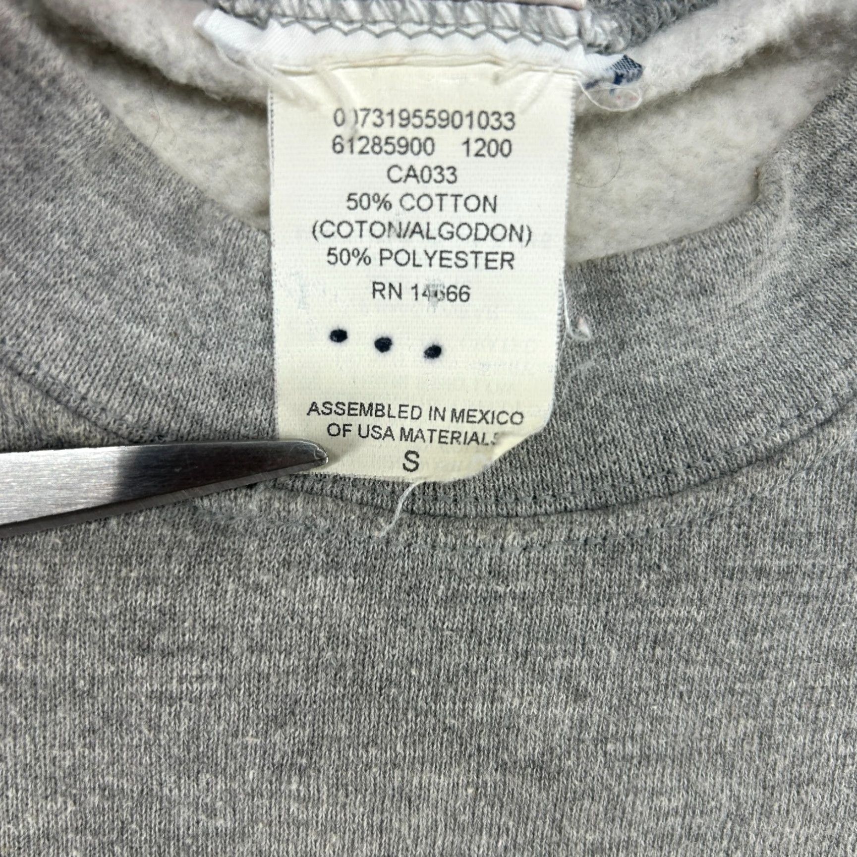 Disney VINTAGE Disney Winnie The Pooh Sweatshirt Mens Small Gray Pullover Box Logo 90s Size US S / EU 44-46 / 1 - 6 Thumbnail
