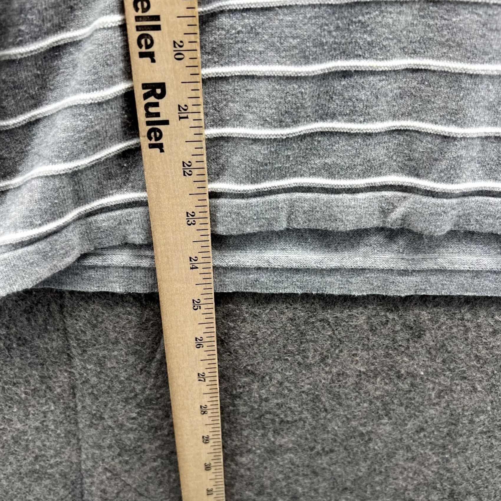 Tommy Hilfiger Tommy Hilfiger Sweater Women Medium Gray V-Neck Pullover Fleece Striped Logo Shirt Ladies Pullover All Seasons 90s Vintage? Size M / US 6-8 / IT 42-44 - 7 Thumbnail