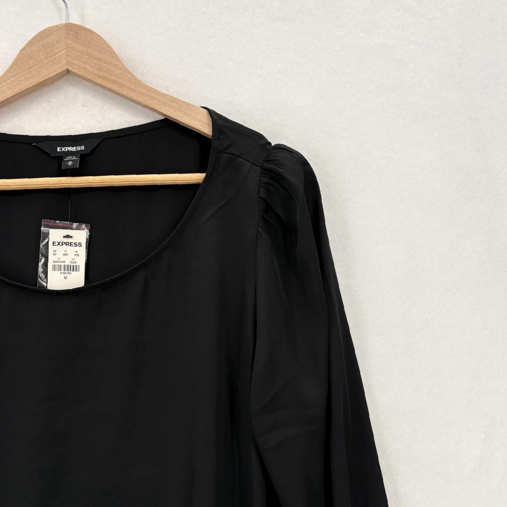 Express Express Blouse Womens Medium Black Scoop Neck Long Sleeve Button Cuff Dressy Size M / US 6-8 / IT 42-44 - 2 Thumbnail