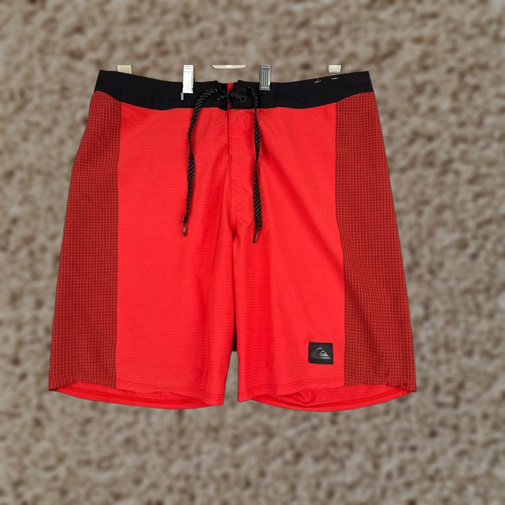 Quiksilver Quiksilver Shorts Mens 32 Red Pockets Board Polyester 32x9 Size US 32 / EU 48 - 1 Thumbnail