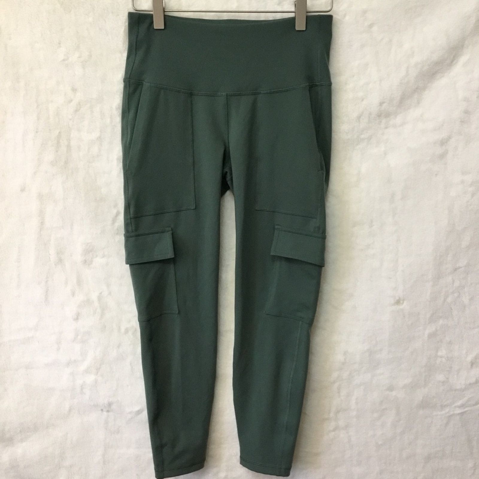 Old Navy Old Navy Green Active High-Rise Go-Dry Leggings Size 28" / US 6 / IT 42 - 1 Thumbnail