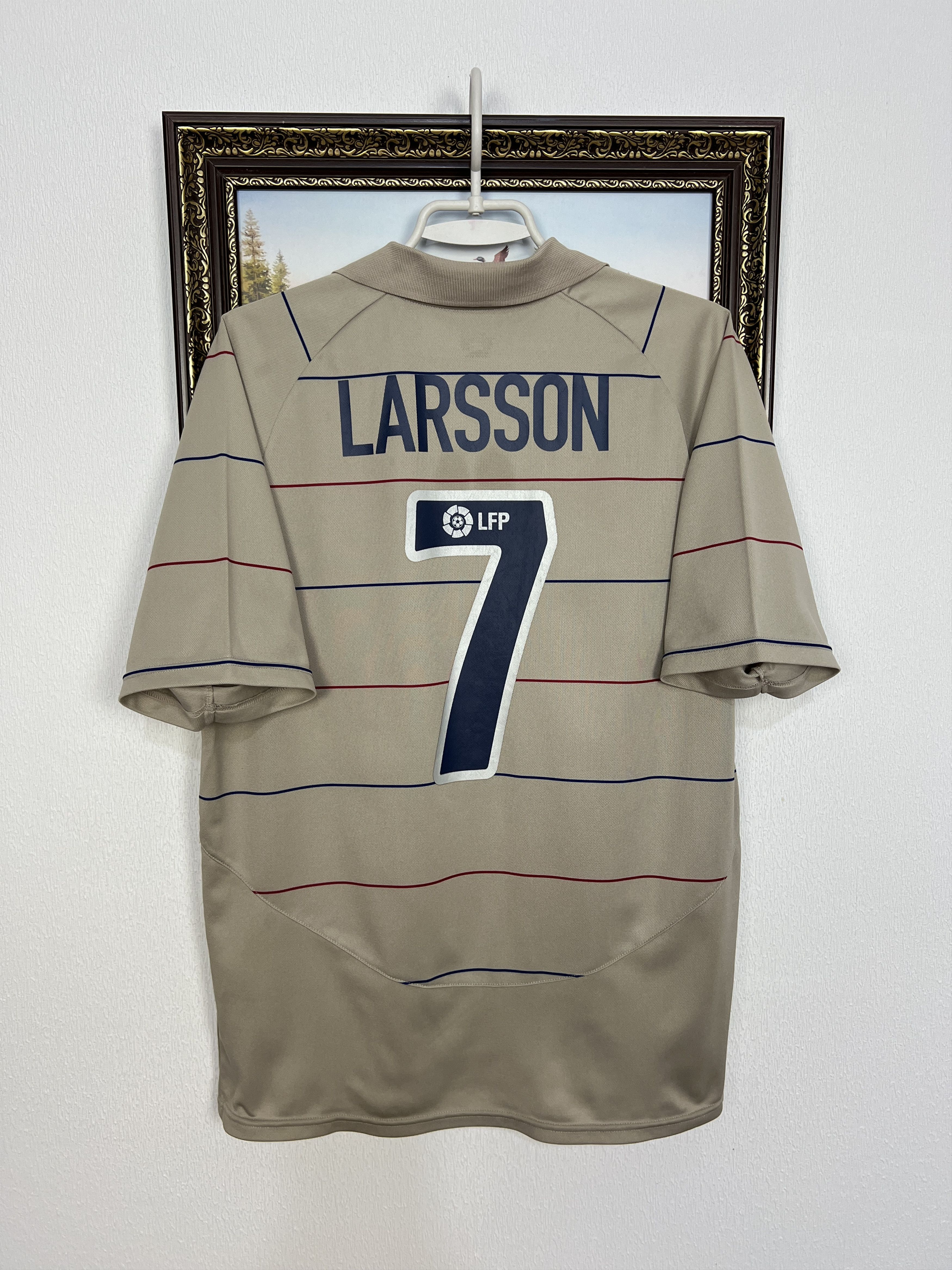 Nike Barcelona football shirt Soccer #7 Larsson Jersey Trikot Size US M / EU 48-50 / 2 - 1 Thumbnail