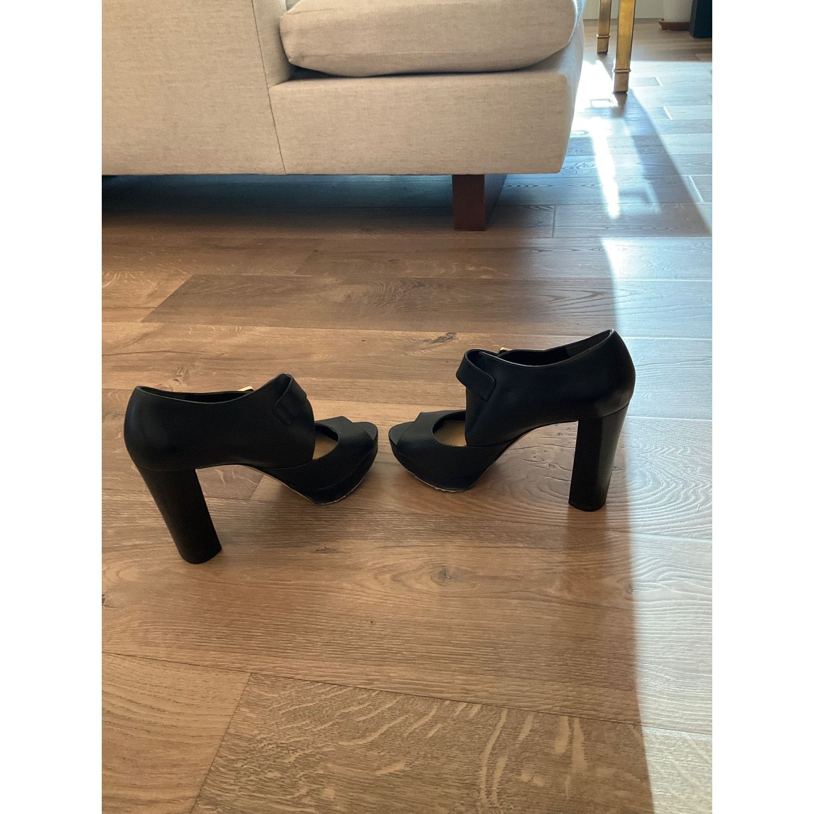 Michael Kors Women’s Michael Michael Kors heels, 9.5 Size US 9.5 / IT 39.5 - 7 Thumbnail