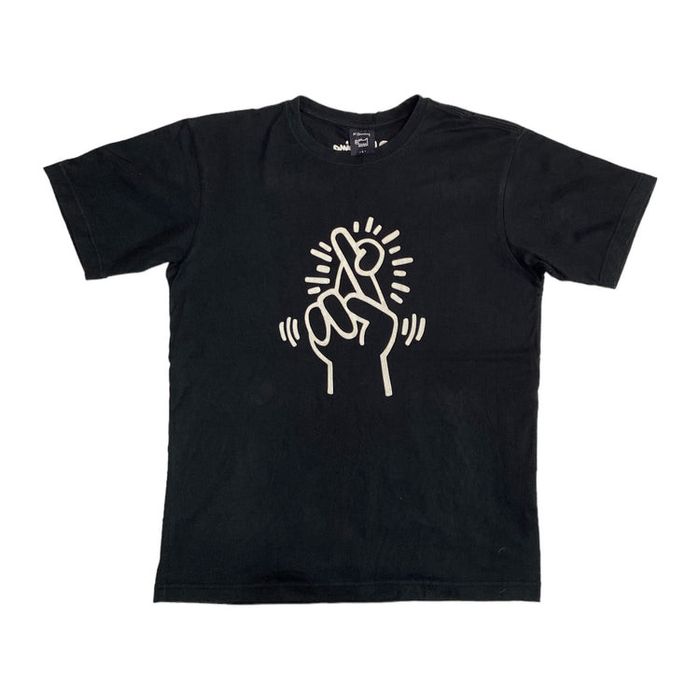 Art 🔥 VINTAGE KEITH HARING CROSS FINGER ART T-SHIRT | Grailed