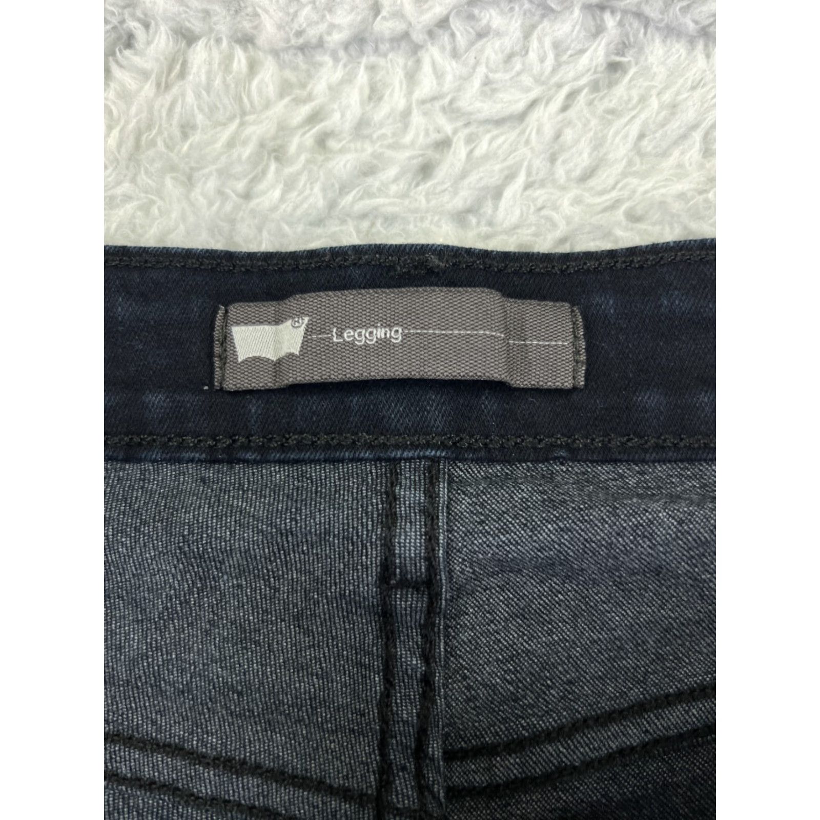 Levi's VINTAGE? No, Levis Jeans Womens 14 Blue Denim Jeans Tapered Legging Dark Wash Mid Rise 32x28 Size 36" / US 14 / IT 50 - 6 Thumbnail