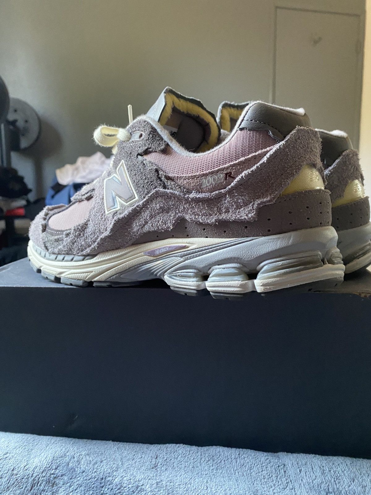 New Balance NEW BALANCE 2002R Size US 11.5 / EU 44-45 - 5 Thumbnail
