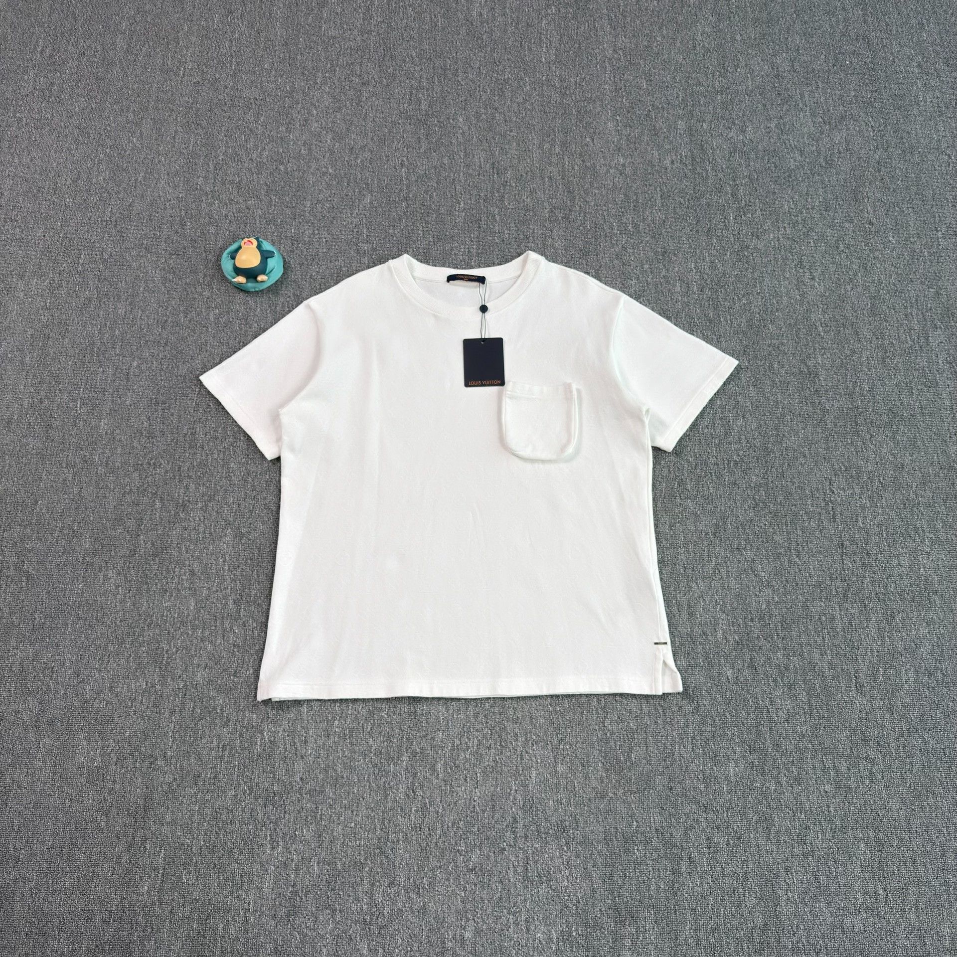 Louis Vuitton LV Dark Pattern Pocket White Short-Sleeve Size US L / EU 52-54 / 3 - 1 Thumbnail