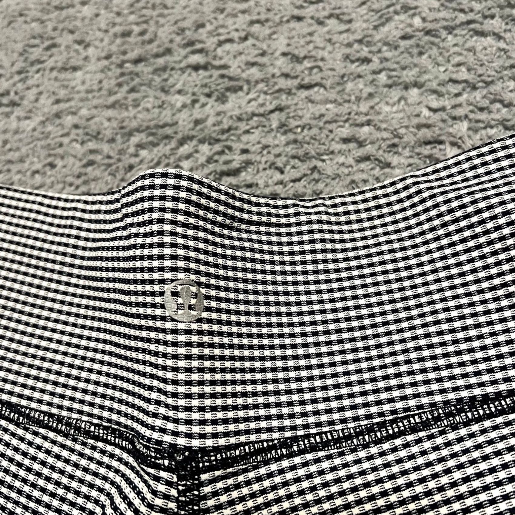Lululemon Lululemon Leggings Capri Womens 6 Gingham Crop White Capris? Size 28" / US 6 / IT 42 - 4 Thumbnail