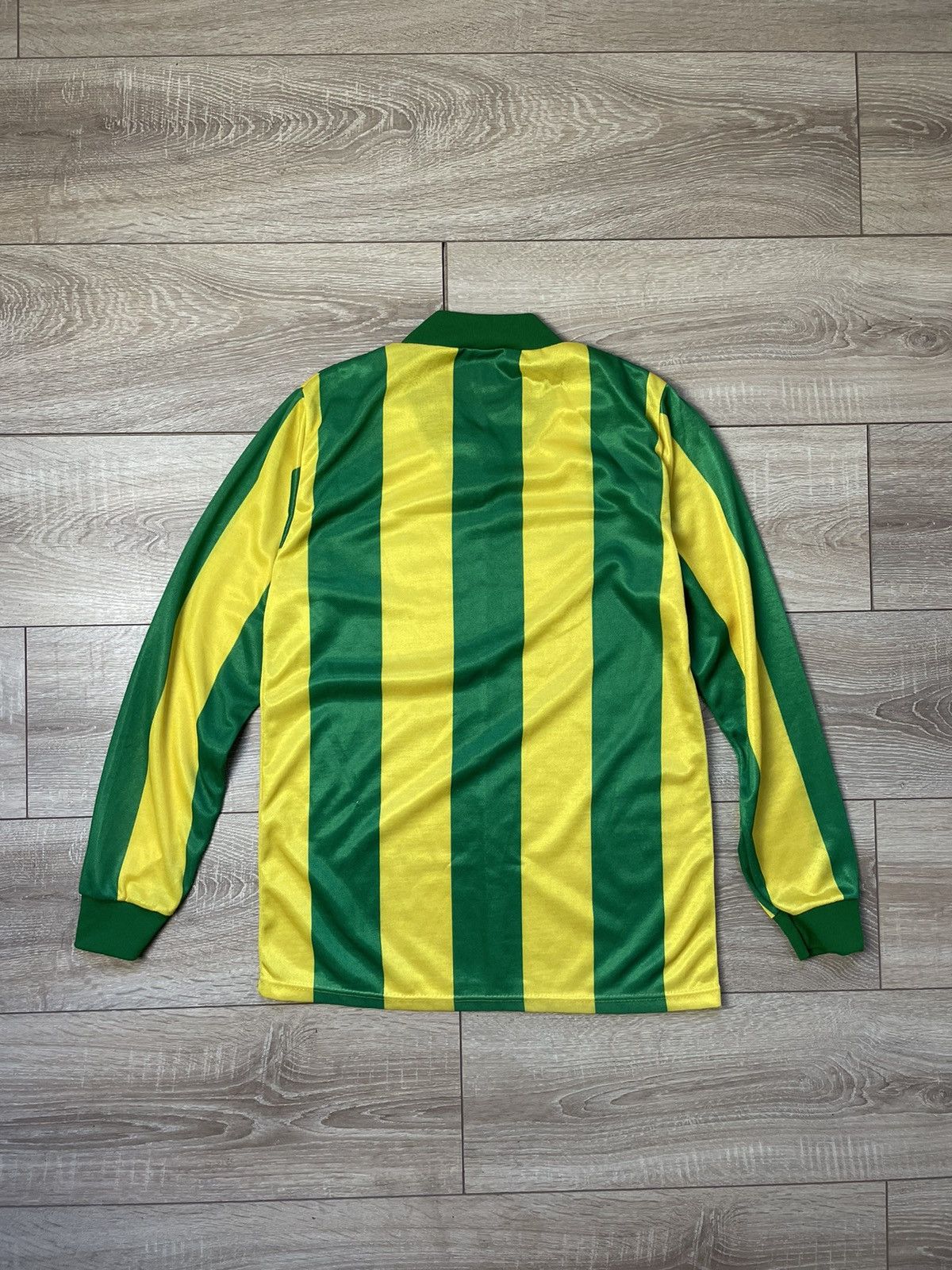 Umbro 90-s Umbro Vintage Soccer Jersey Football shirt long sleeve Size US M / EU 48-50 / 2 - 7 Thumbnail