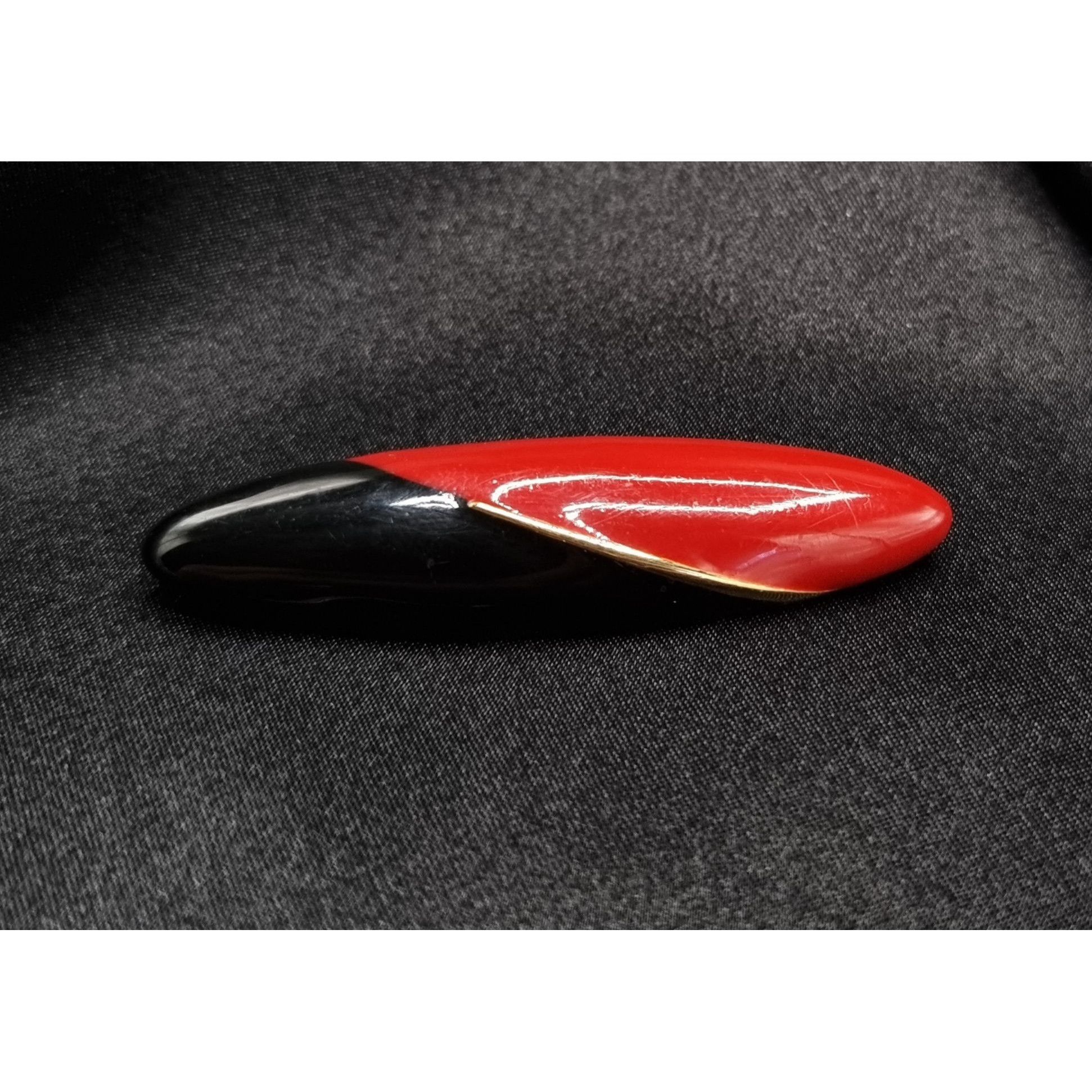 Vintage Vintage 1980's TRIFARI Signed Red & Black Enamel Oval Pin Br Size ONE SIZE - 3 Thumbnail