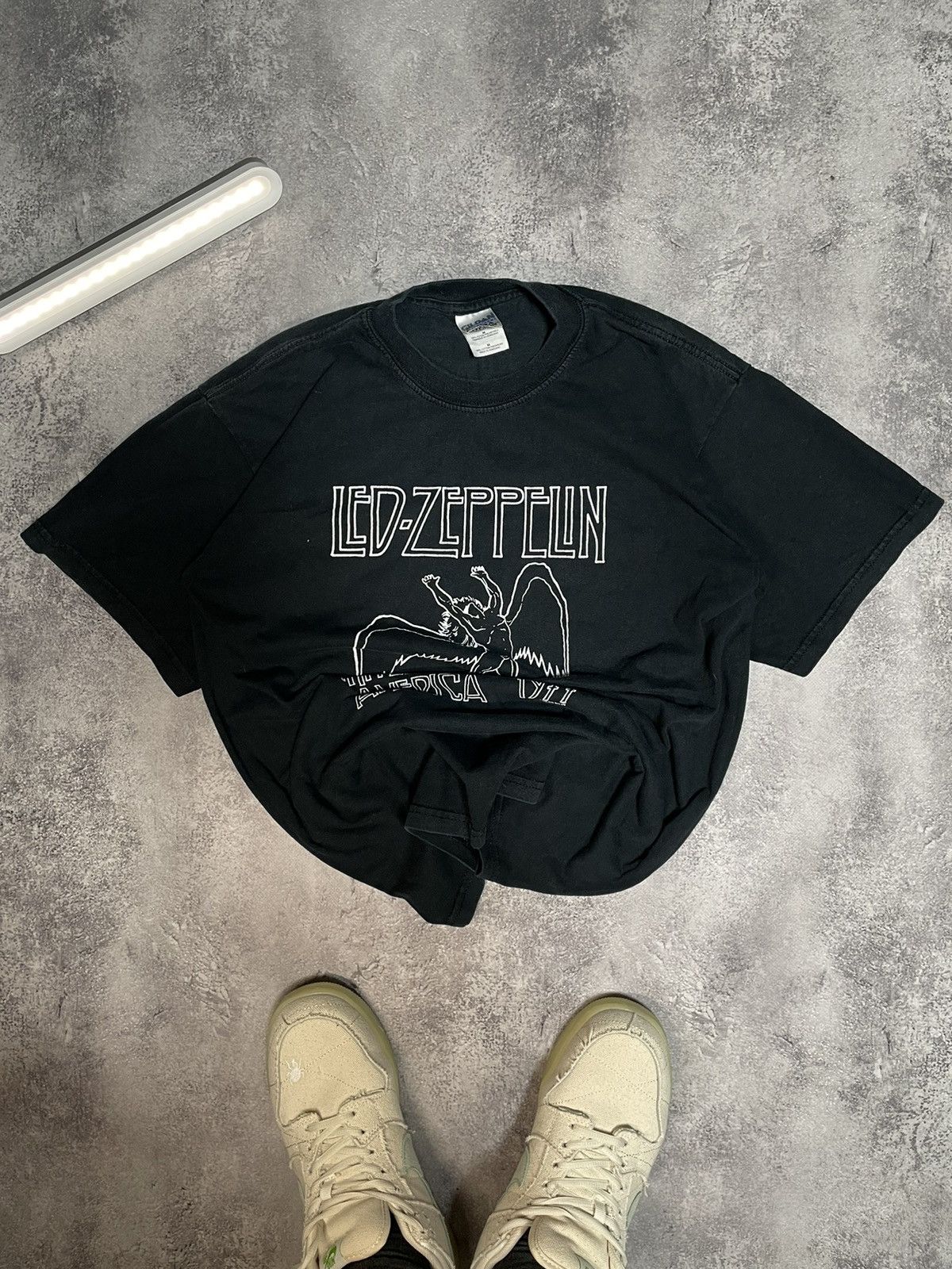 Band Tees Vintage Led- Zeppelin T-shirts Big Logo Rock Band Y2K 00s Size US M / EU 48-50 / 2 - 1 Thumbnail