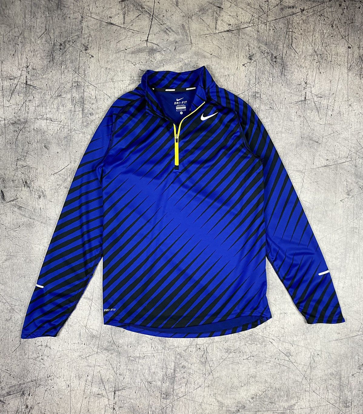 Nike Nike Running Element Dri Fit Long Sleeve Jersey Size S Size US S / EU 44-46 / 1 - 2 Thumbnail