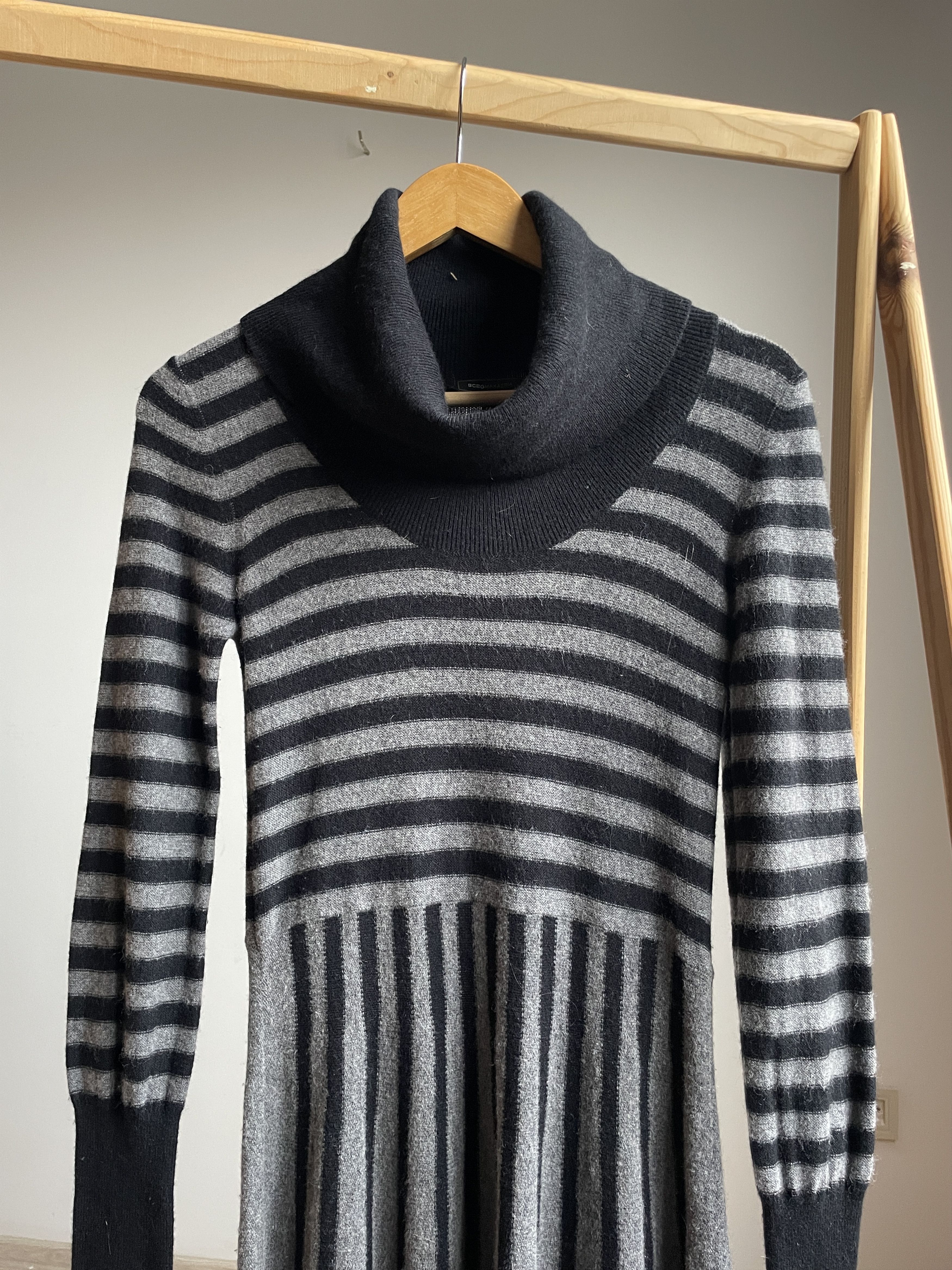 Bcbgmaxazria BCBG Max Azria Roll Neck Striped Wool Cashmere Flared Dress Size M / US 6-8 / IT 42-44 - 3 Thumbnail
