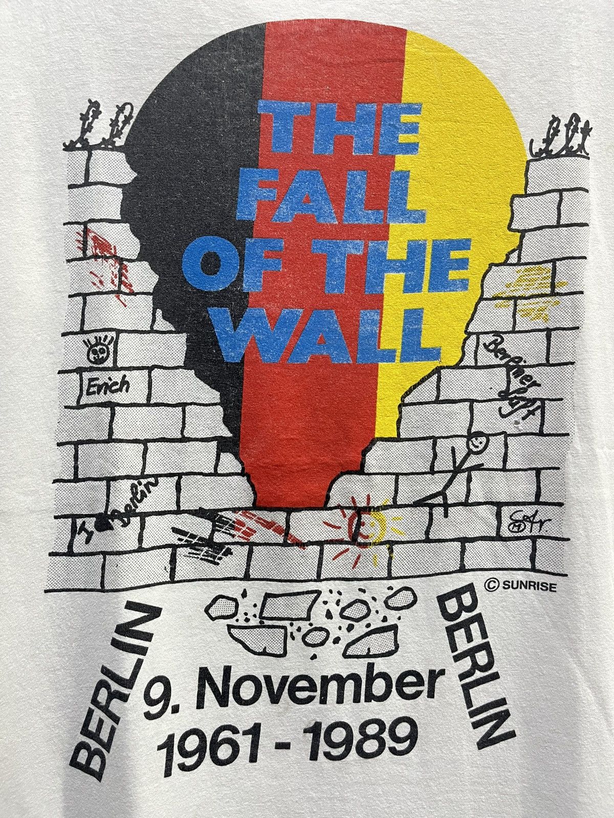 Vintage The Fall of The Wall Berlin Souvenir Tee 80s Size US L / EU 52-54 / 3 - 2 Thumbnail
