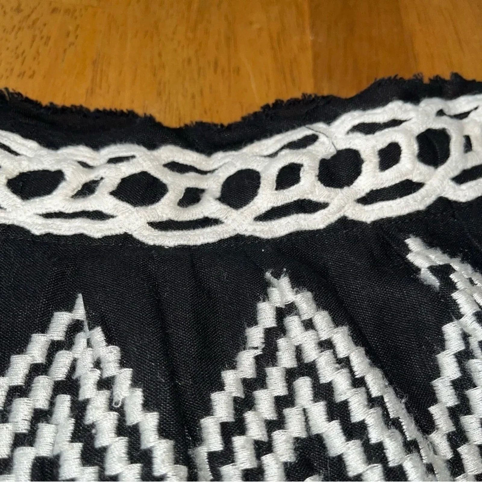 Free People Free People black and white woven mini skirt, size 0. Size 25" / US 0 / IT 36 - 2 Thumbnail