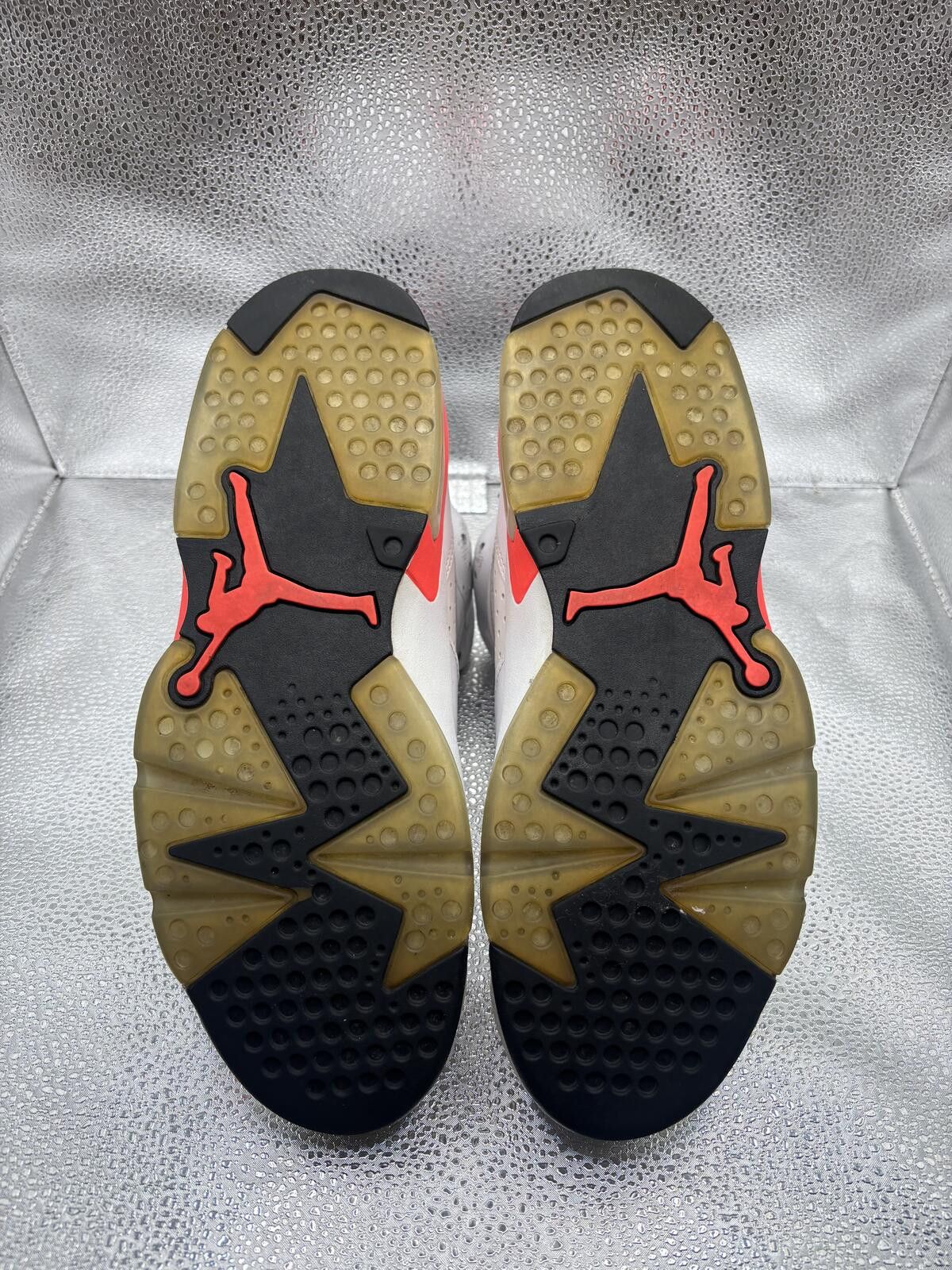 Jordan Brand Air Jordan 6 infrared white 2014 Size US 9.5 / EU 42-43 - 3 Thumbnail