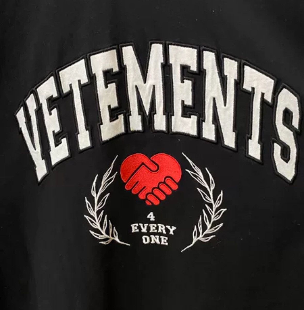 Vetements Vetements Love Handshake Short Sleeve 2412-Nextarrow Size US S / EU 44-46 / 1 - 3 Thumbnail