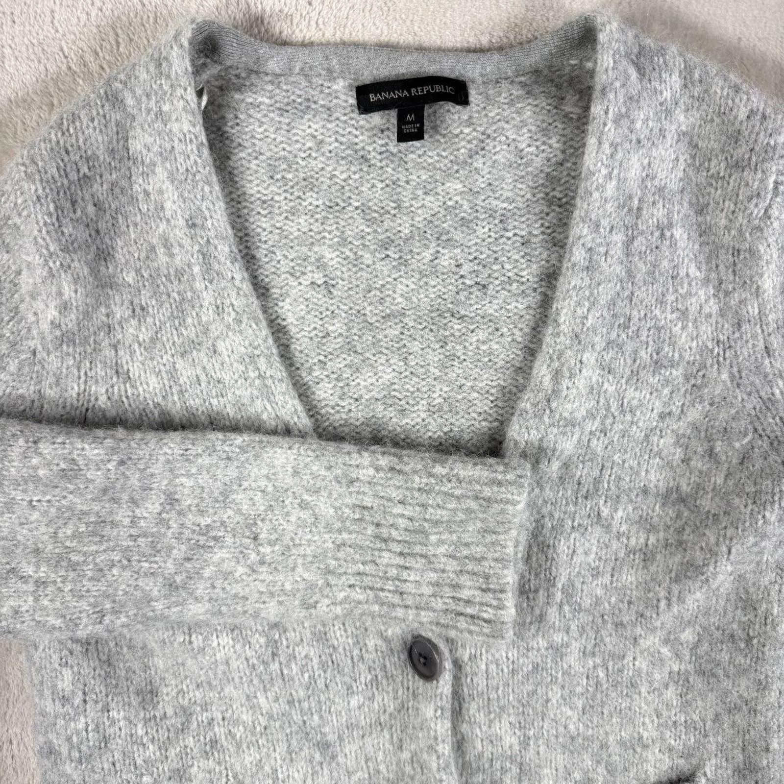 Banana Republic Banana Republic Cardigan Women's M Grey V-Neck Knit Size M / US 6-8 / IT 42-44 - 1 Thumbnail