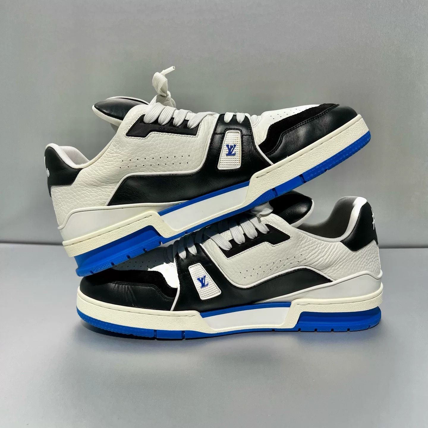 Louis Vuitton louis vuitton trainer sneakers in black and white Size US 9 / EU 42 - 4 Thumbnail