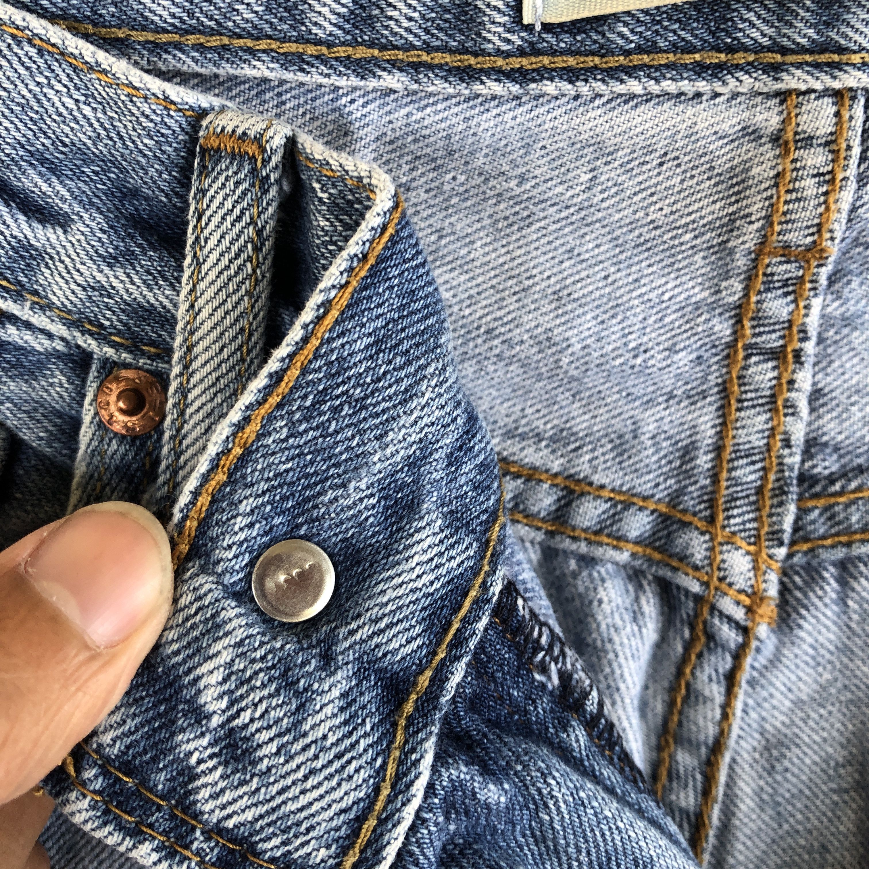 Levi's Vintage Levis Sun Faded Jeans Levi's 550 Light Wash Denim Size US 32 / EU 48 - 8 Thumbnail