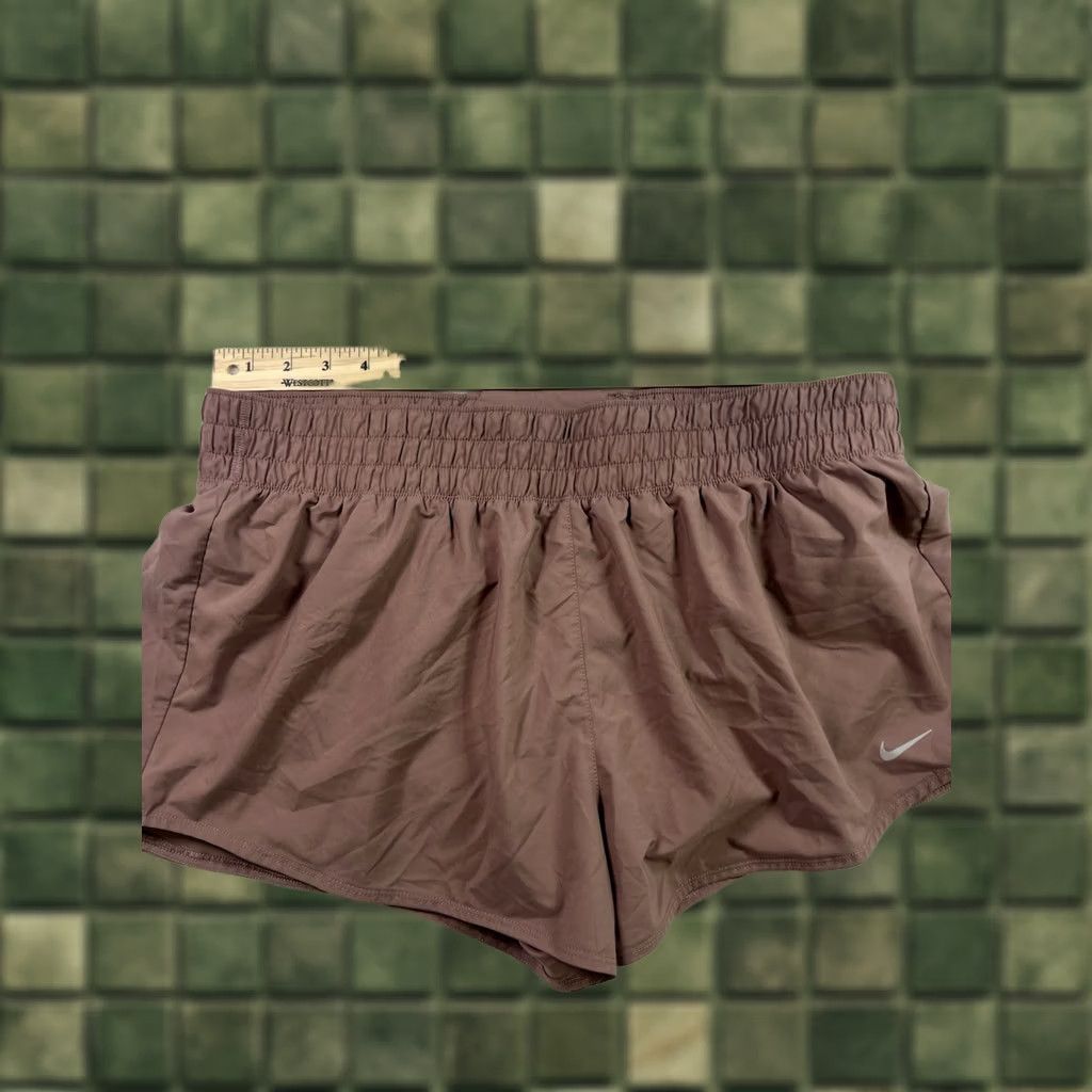 Nike Nike Dri-FIT One Womens Shorts Mauve Soft Mid Rise Brief Lined XL EUC Size 40" / US 18 - 1 Thumbnail