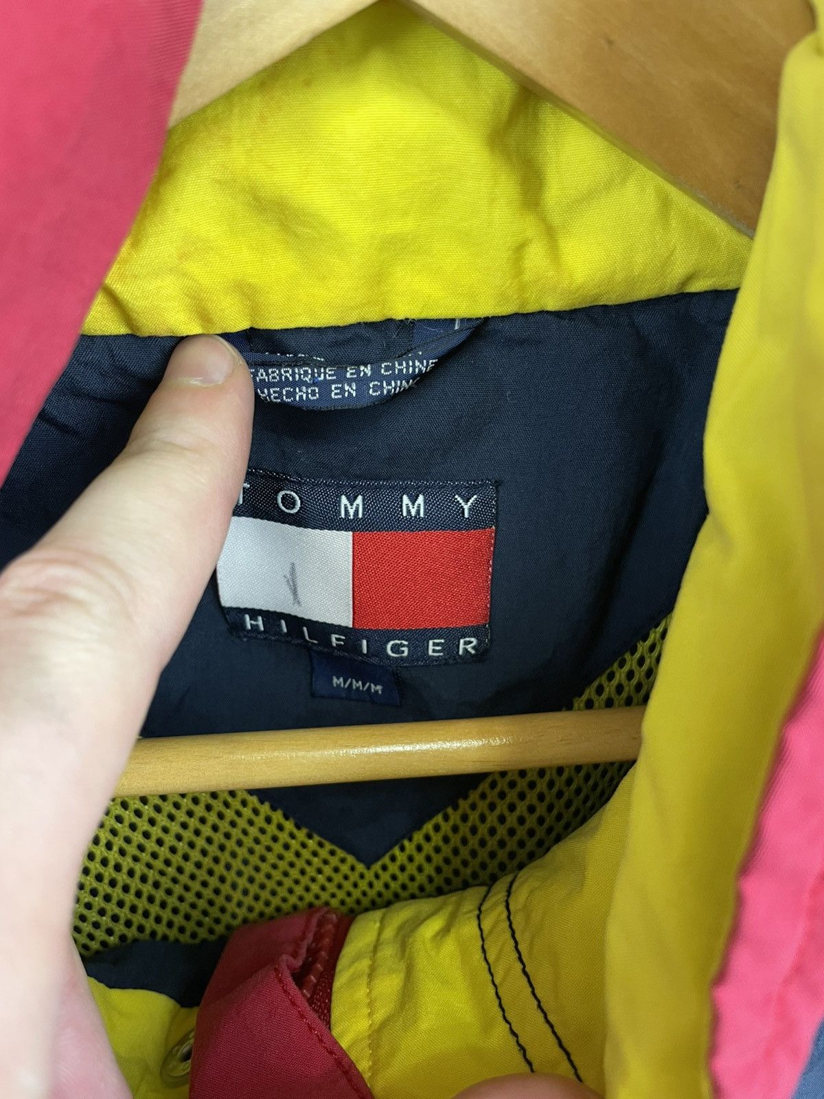 Tommy Hilfiger Vintage tommy hilfiger nylon jacket with big logo size M Size US M / EU 48-50 / 2 - 7 Thumbnail