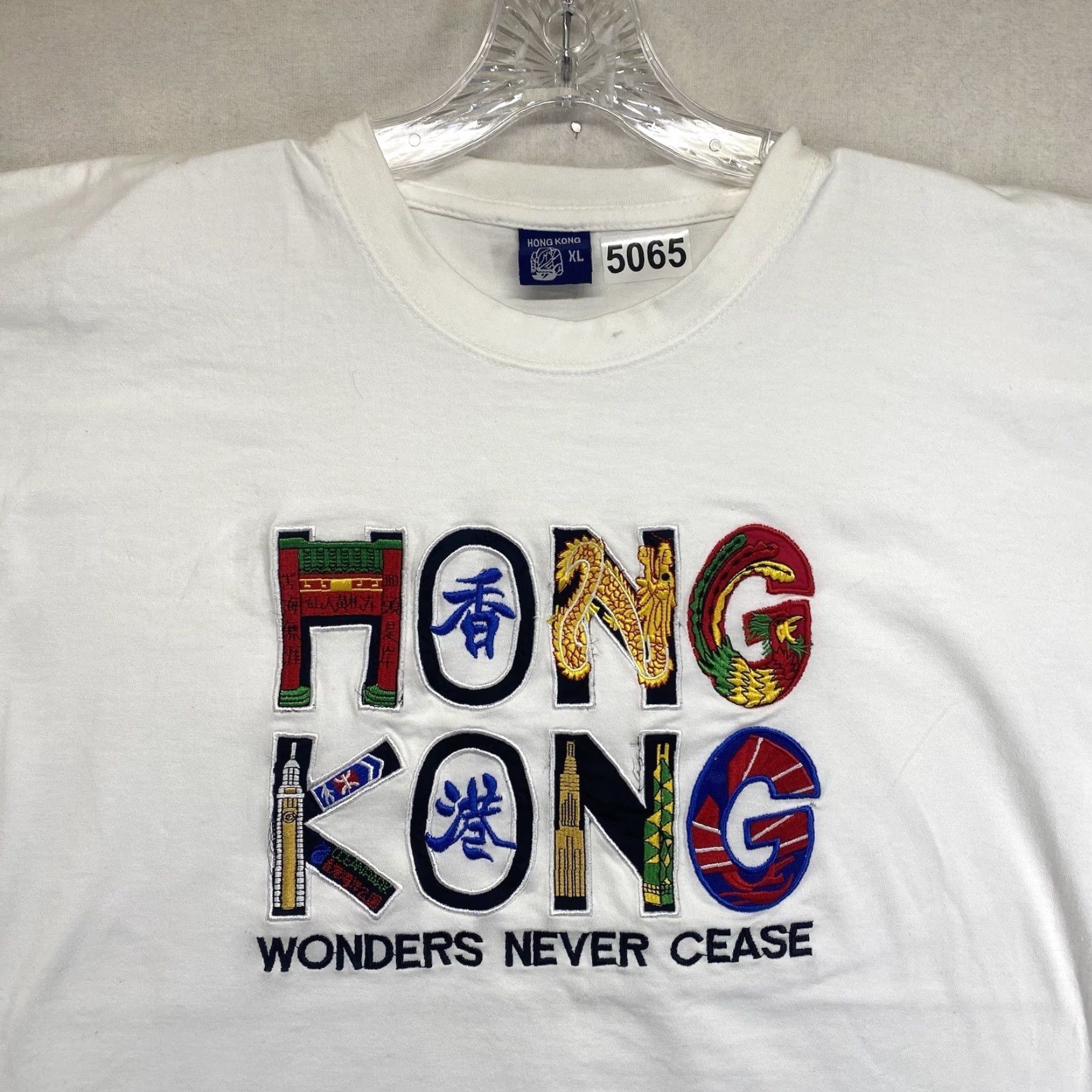 Vintage VINTAGE Hong Kong T-Shirt Men Large White Embroidered Golden Dragon Asia Travel 90s Size US L / EU 52-54 / 3 - 4 Thumbnail