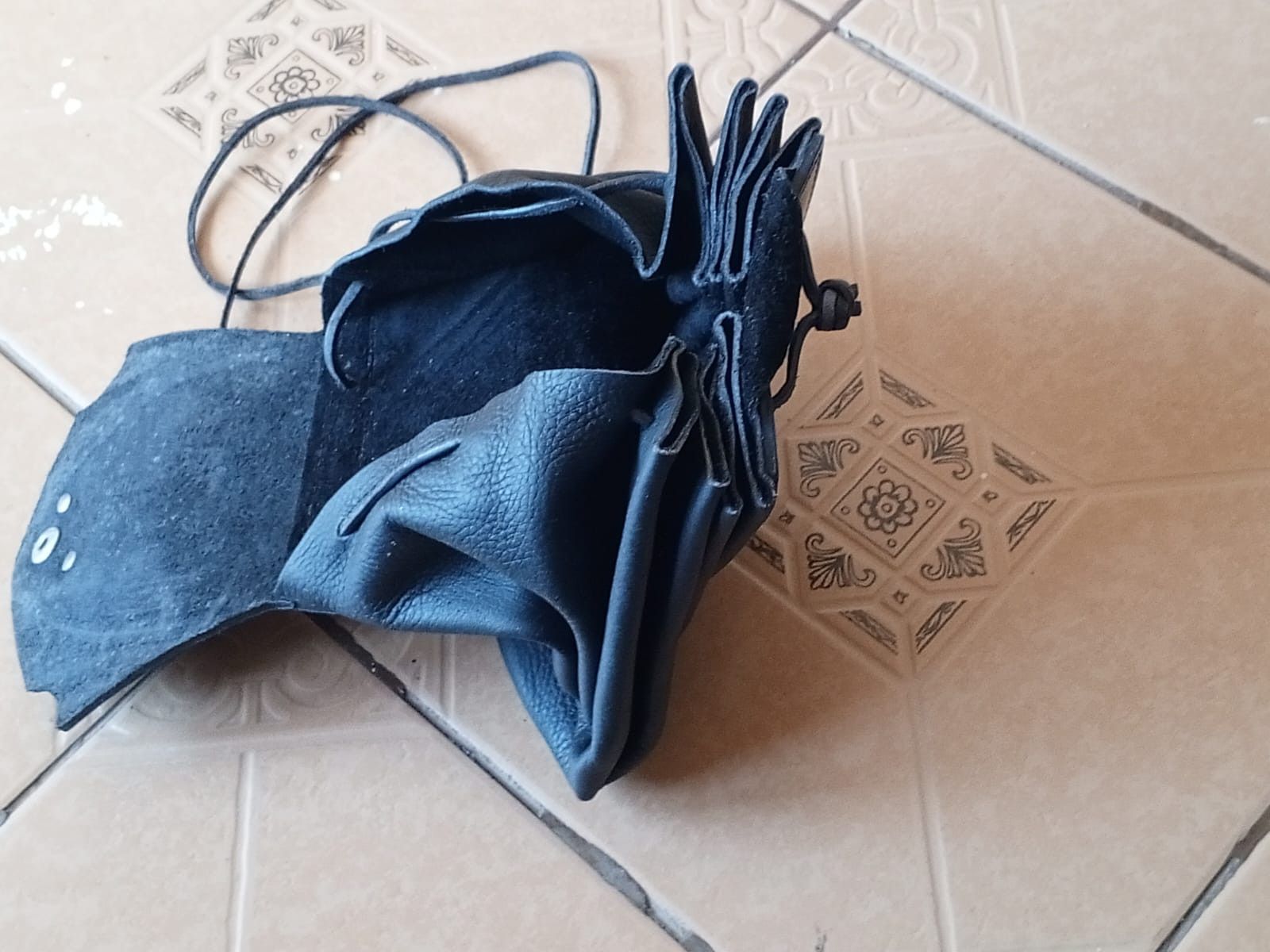 Other Leather Crossbody Bag – Pre-Owned Classic Black Phone Pouch Size ONE SIZE - 6 Thumbnail