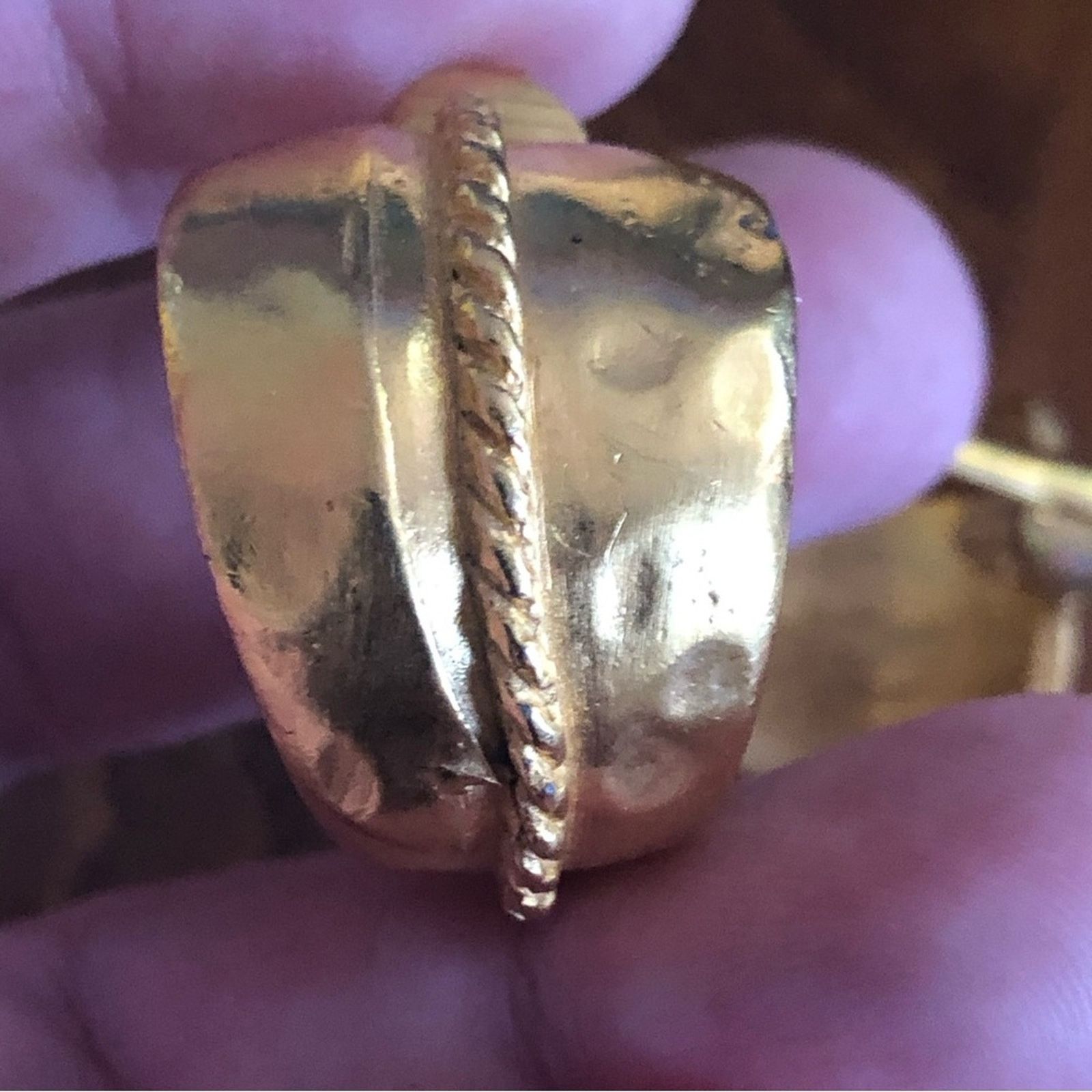 Kenneth Jay Lane Vintage 70s-80s Kenneth Jay Lane matte gold clip on earrings Size ONE SIZE - 8 Thumbnail