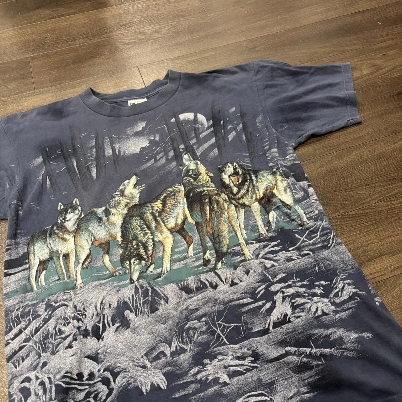Gildan vintage wolves all over print t shirt 90s L Size US L / EU 52-54 / 3 - 1 Thumbnail