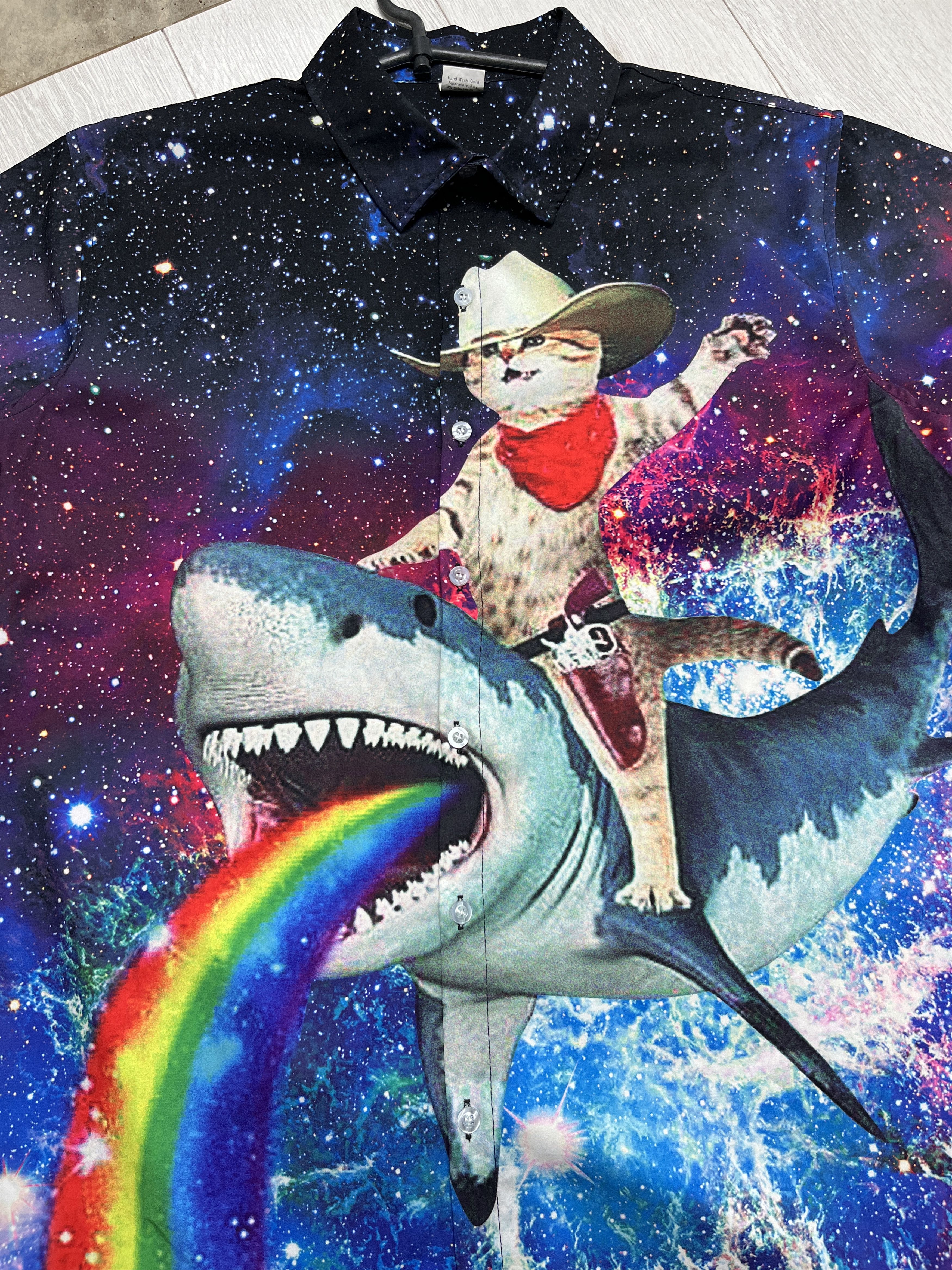 Other 2010s CAT RIDING SHARK RAINBOW GALAXY BUTTON UP SHIRT - 826 Size US M / EU 48-50 / 2 - 3 Thumbnail