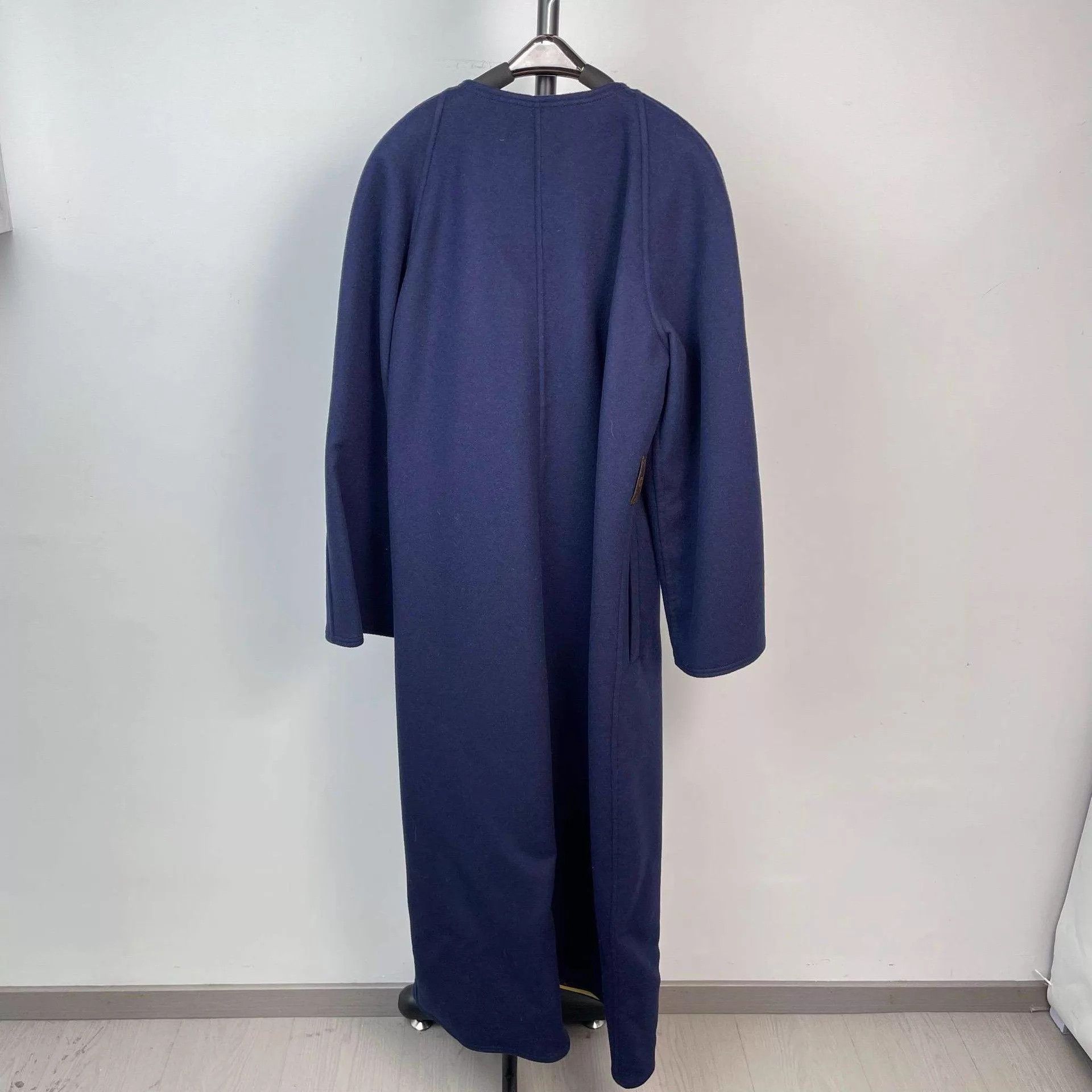 Louis Vuitton Louis Vuitton Monogram print navy lining long coat 40 Size M / US 6-8 / IT 42-44 - 5 Thumbnail
