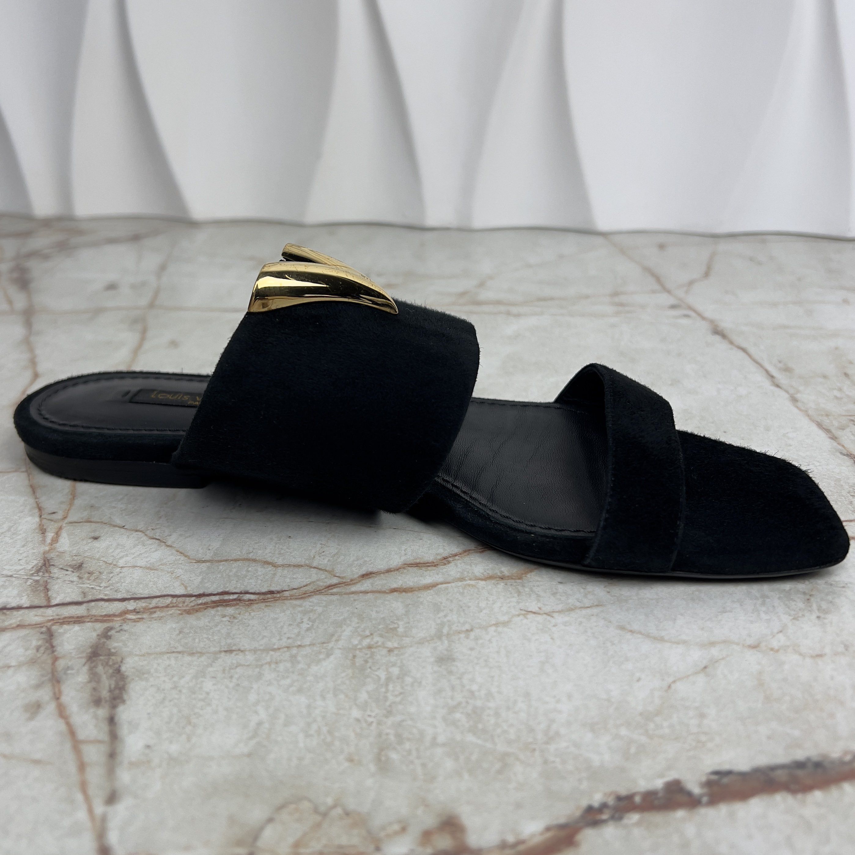 Louis Vuitton Horizon LV Sandal Flat Black Suede Size US 7.5 / IT 37.5 - 5 Thumbnail