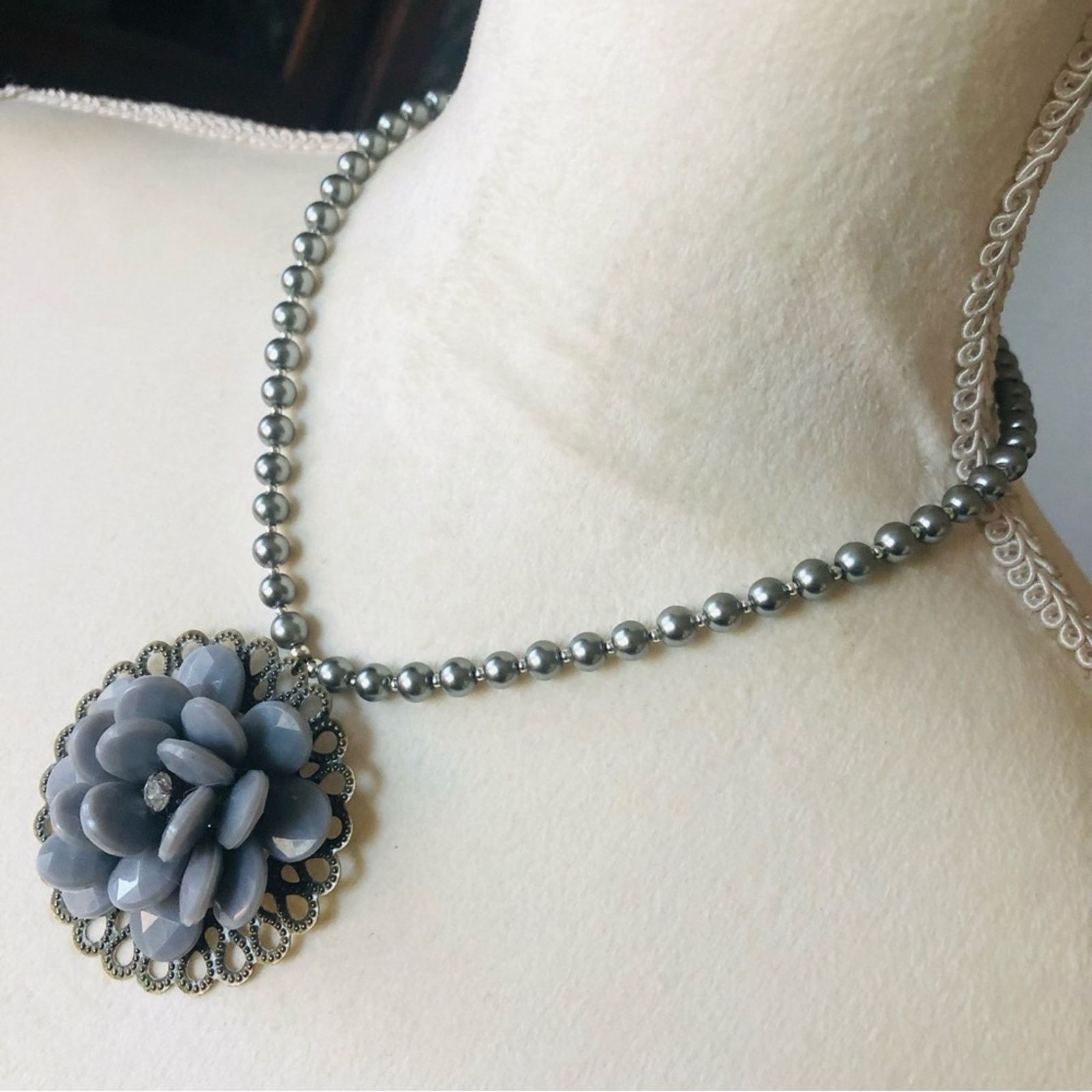 Handmade Handcrafted repurpose faceted floral Pearl necklace Size ONE SIZE - 4 Thumbnail