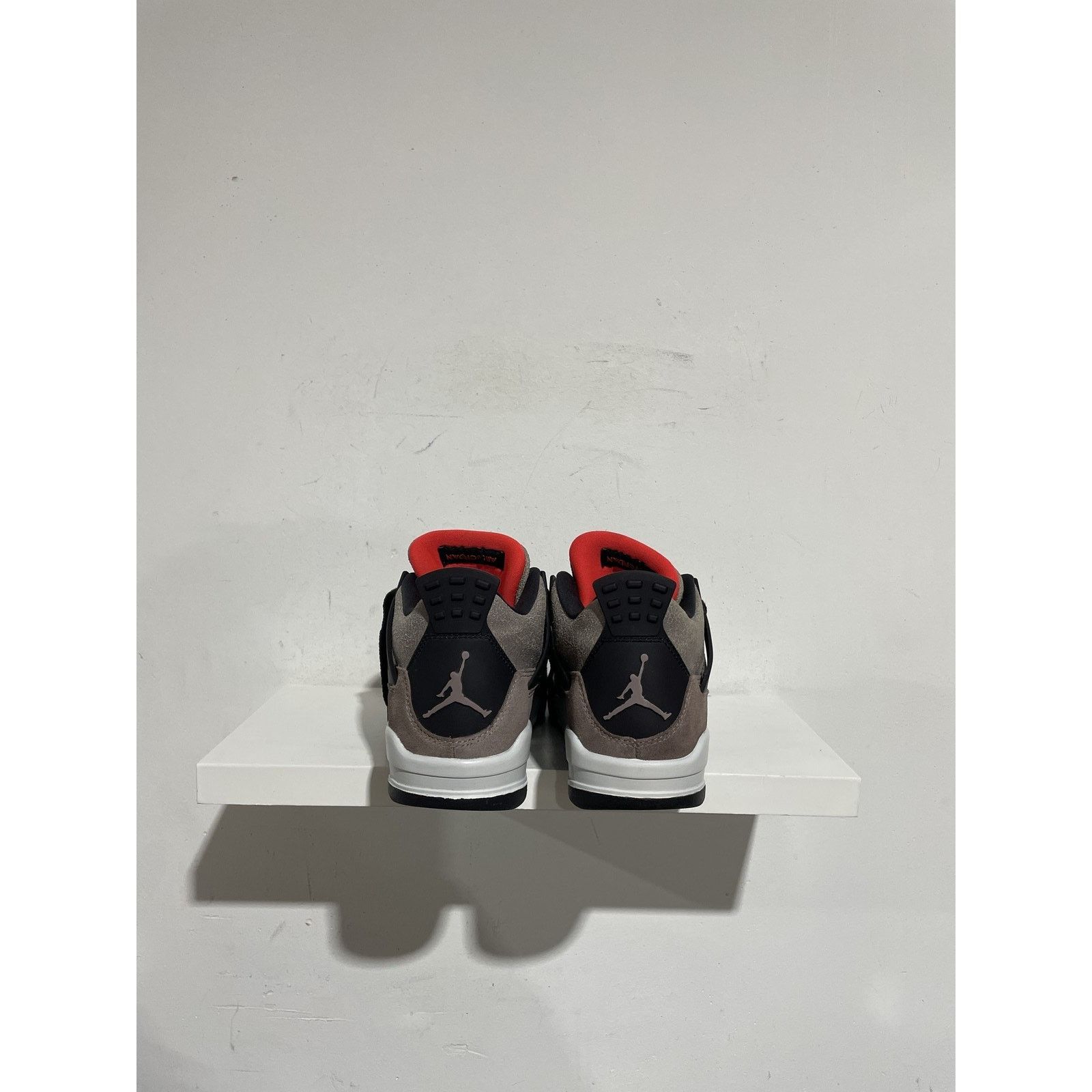Jordan Brand NIKE JORDAN 4 TAUPE HAZE SIZE 5Y PREOWNED Size US 5 / EU 37 - 3 Thumbnail