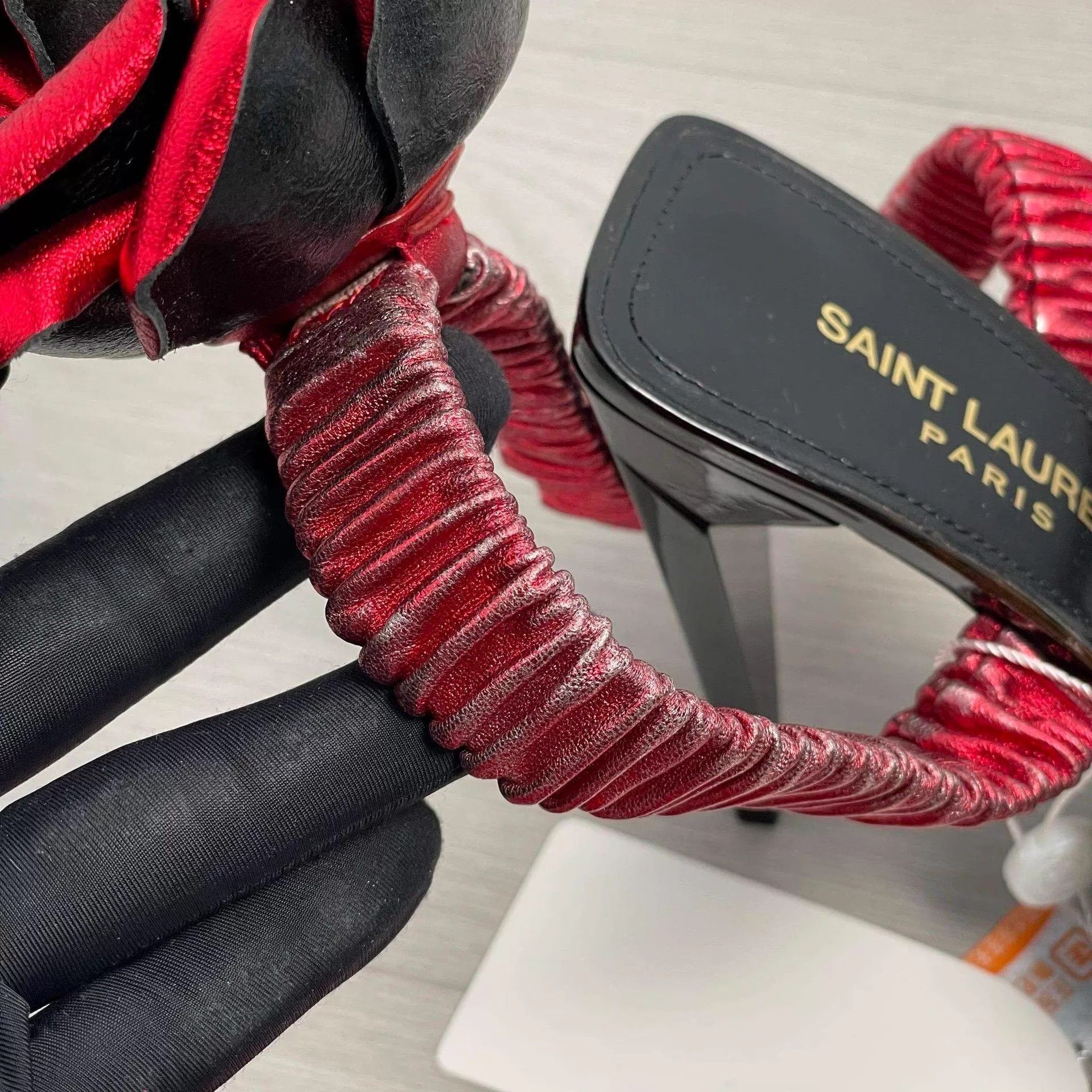 Yves Saint Laurent YSL Red Flower Patent Leather Pointed Toe Heels 36 Size US 5.5 / IT 35.5 - 9 Thumbnail