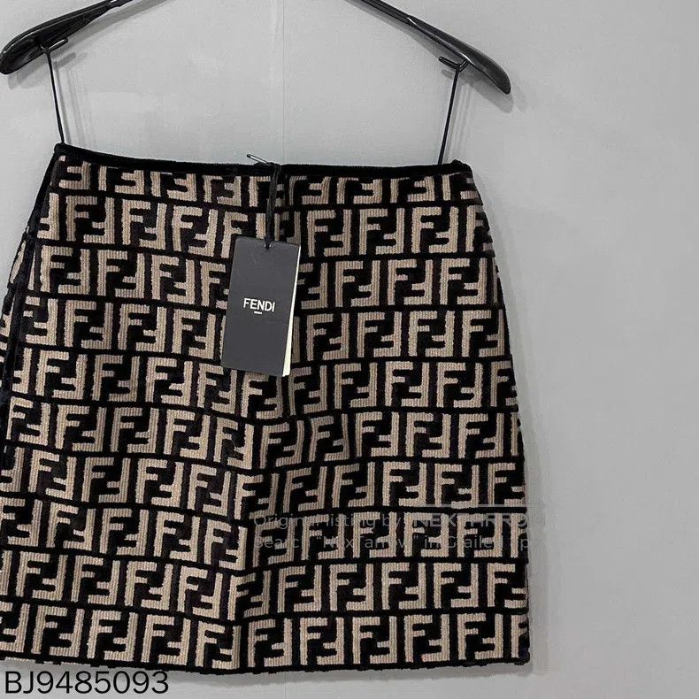 Fendi Fendi Monogrammed Embossed Short Pants Size 26" / US 2 / IT 38 - 3 Thumbnail