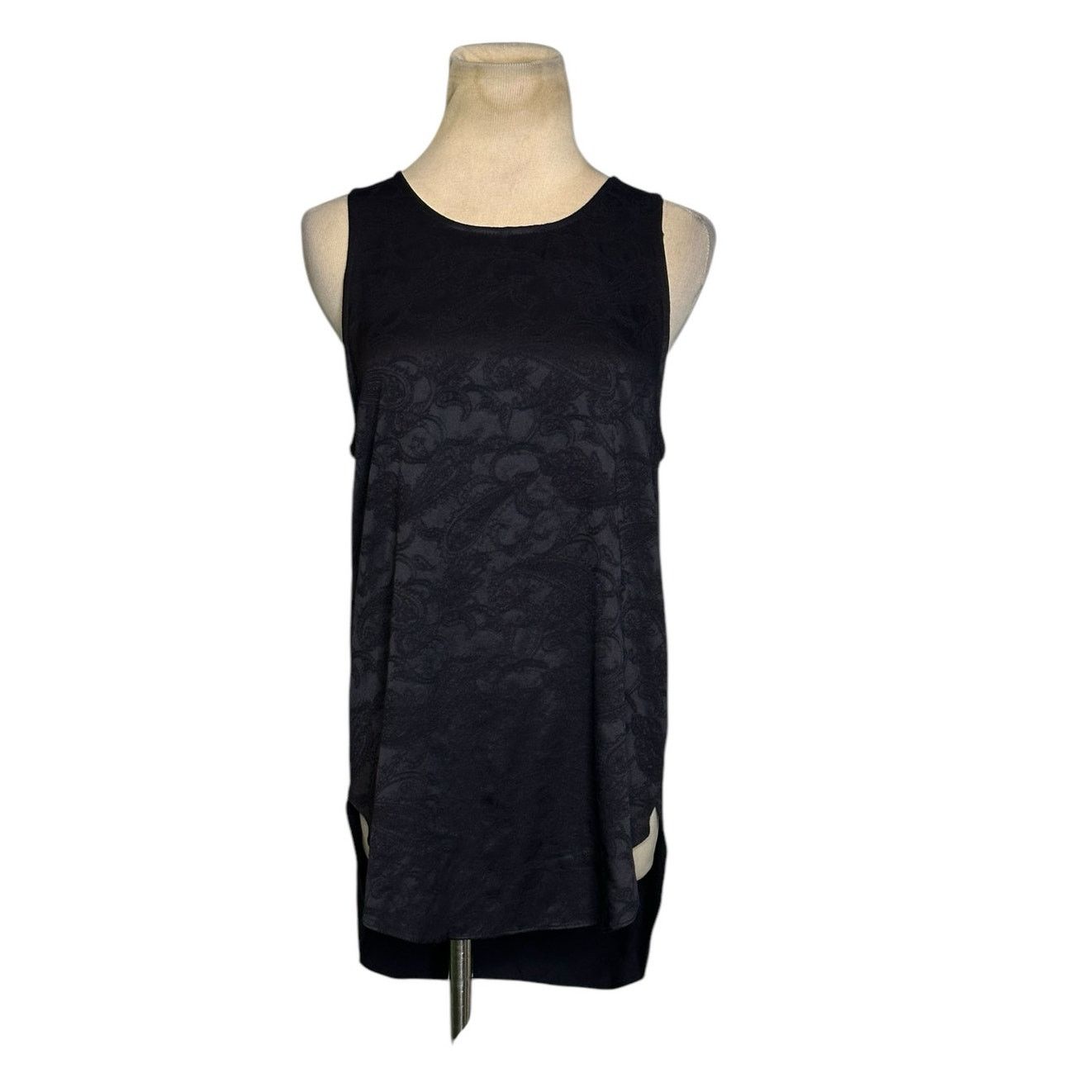 Aritzia Wilfred Black Paisley Brocade Back Zip Tank Top Size Small Size S / US 4 / IT 40 - 1 Thumbnail