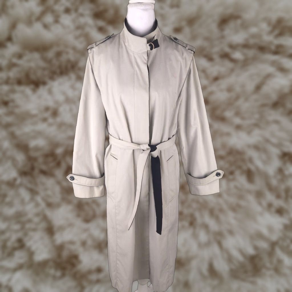 VINTAGE Trench Coat Womens Beige S M Belted Epaulet Raincoat Timeless Single Breasted Civilian Style Coat Womens